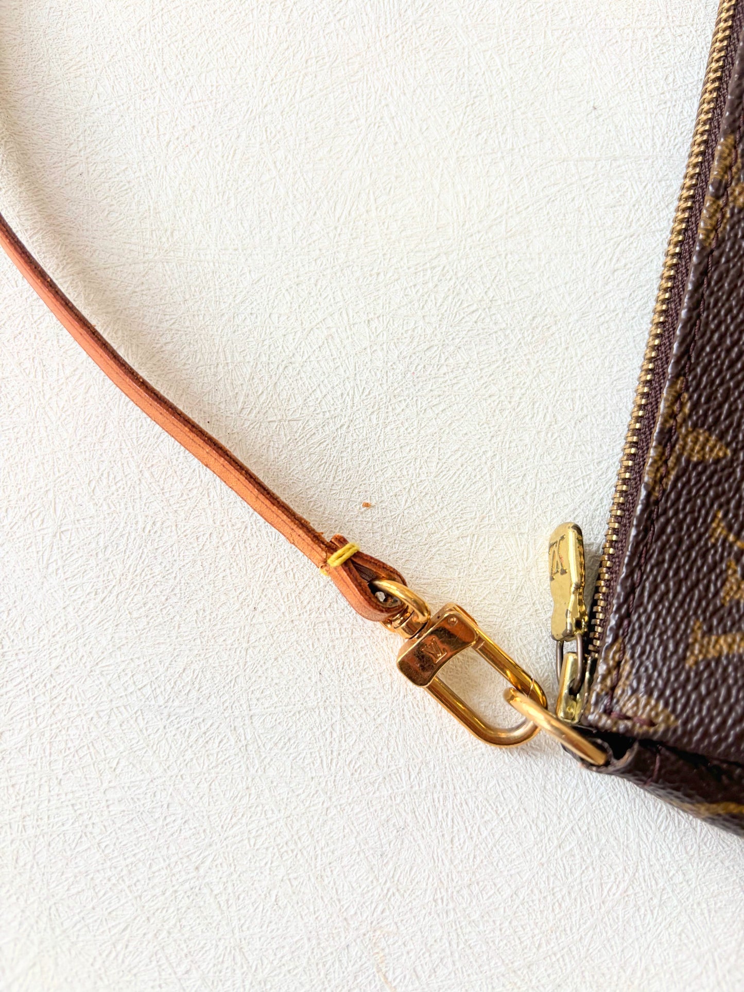 LOUIS VUITTON Pochette Accessoires