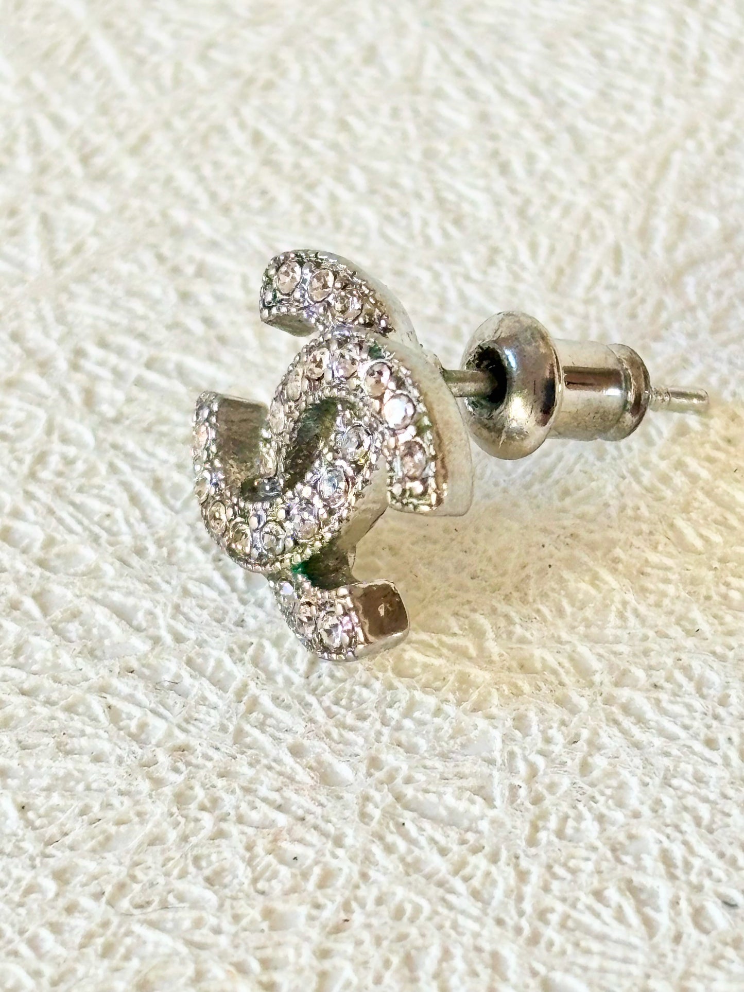 CHANEL Boucle d'oreille solitaire