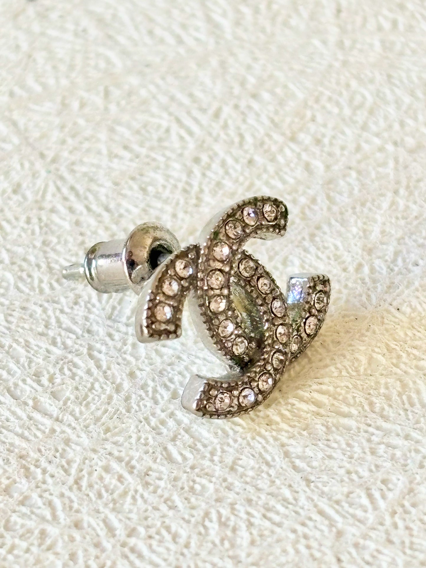 CHANEL Boucle d'oreille solitaire