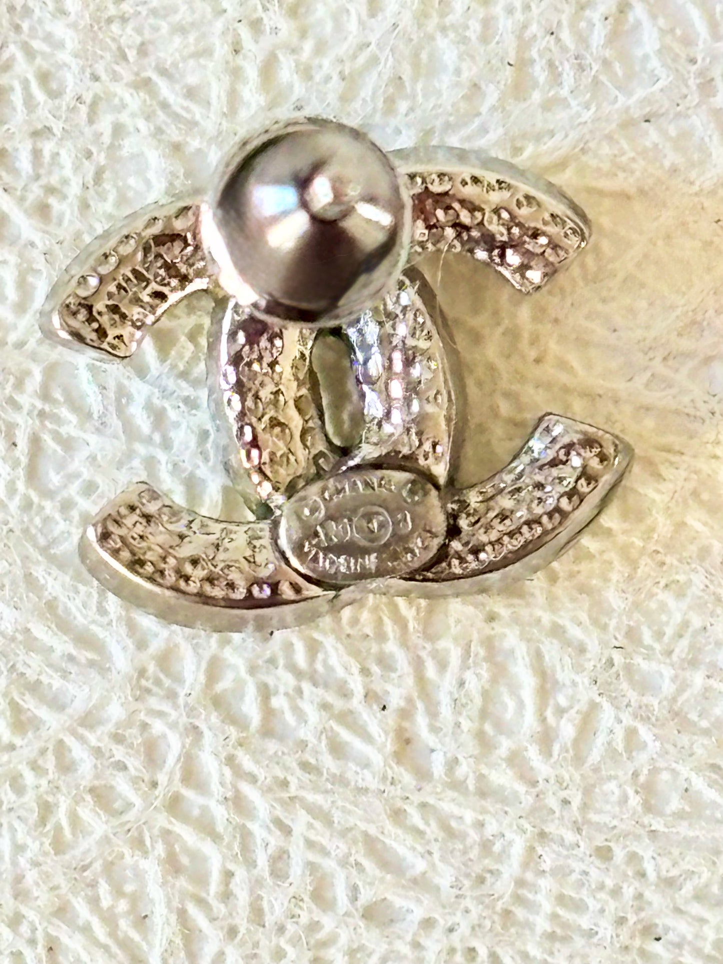 CHANEL Boucle d'oreille solitaire