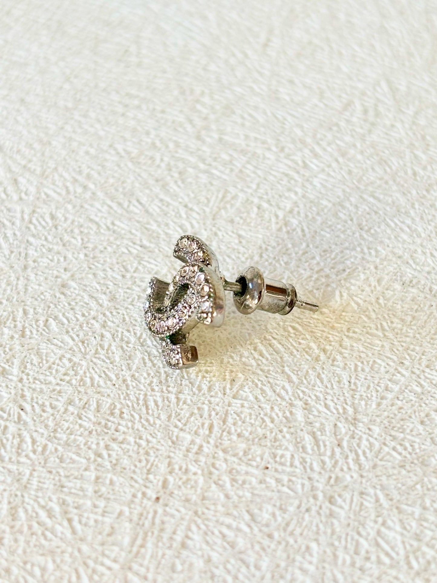 CHANEL Boucle d'oreille solitaire
