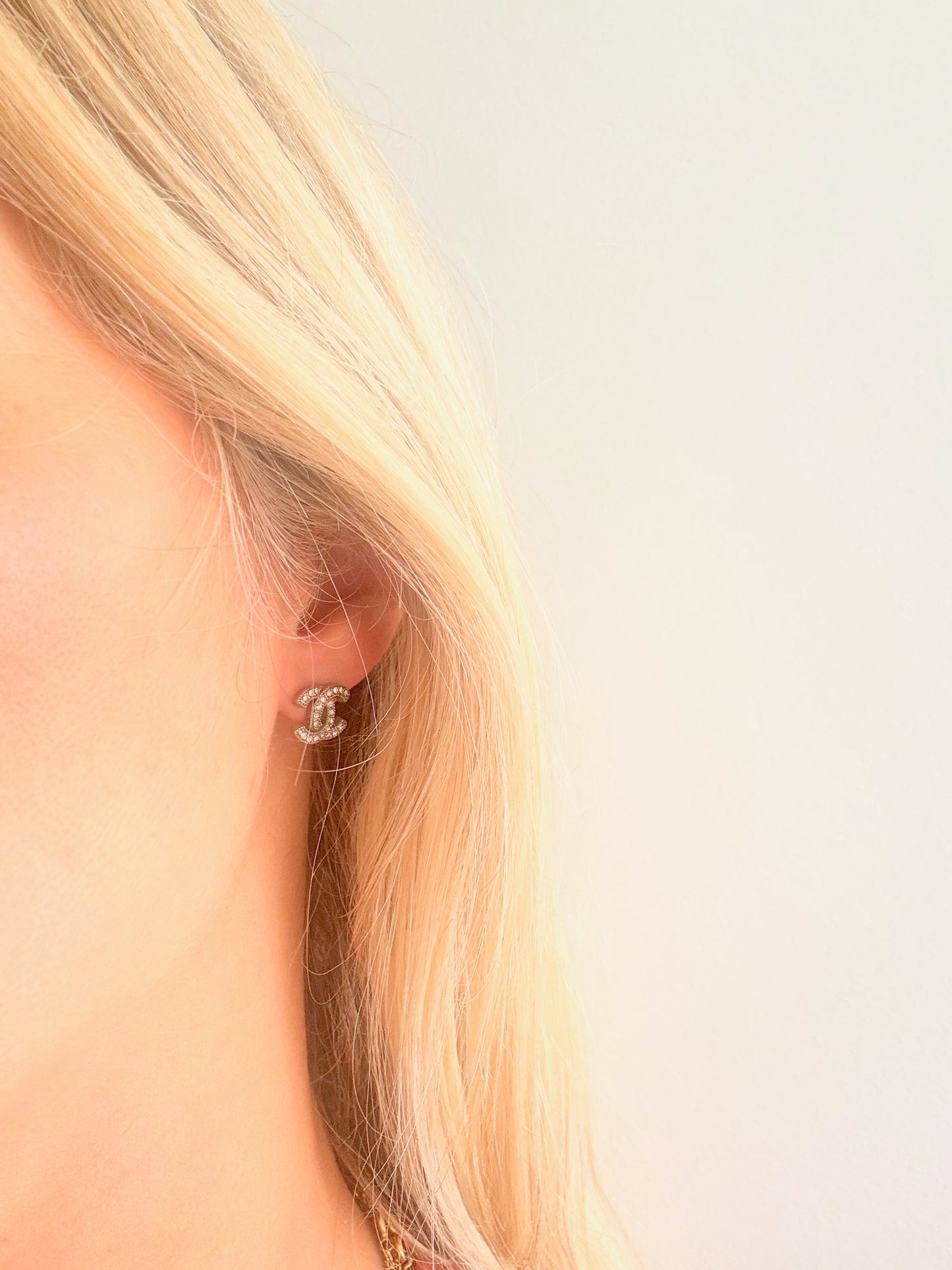 CHANEL Boucle d'oreille solitaire