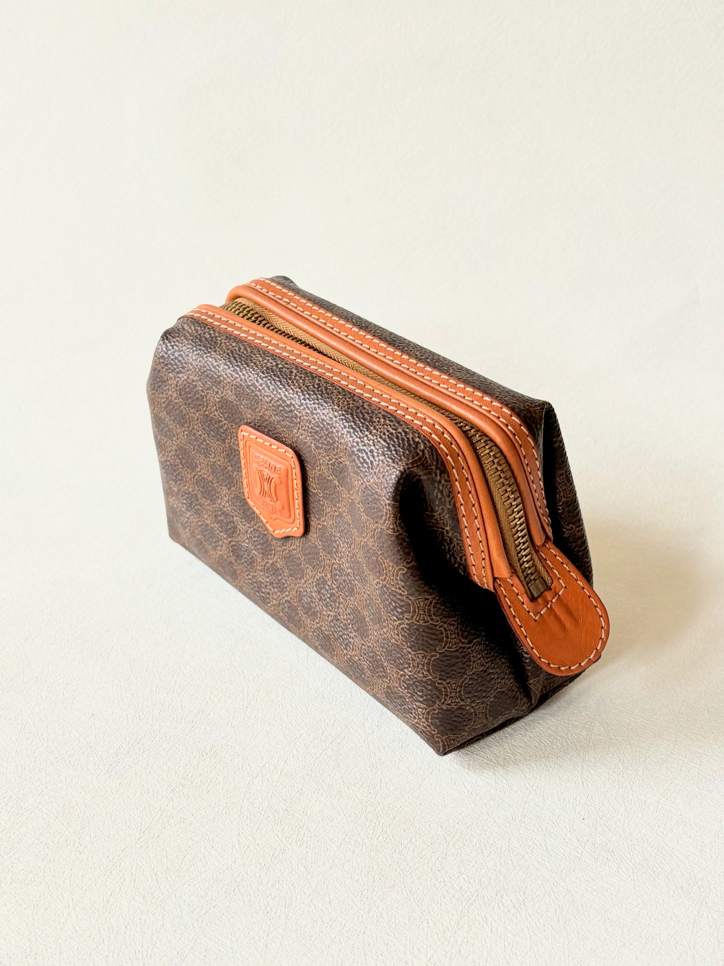 CÉLINE Pochette Triomphe