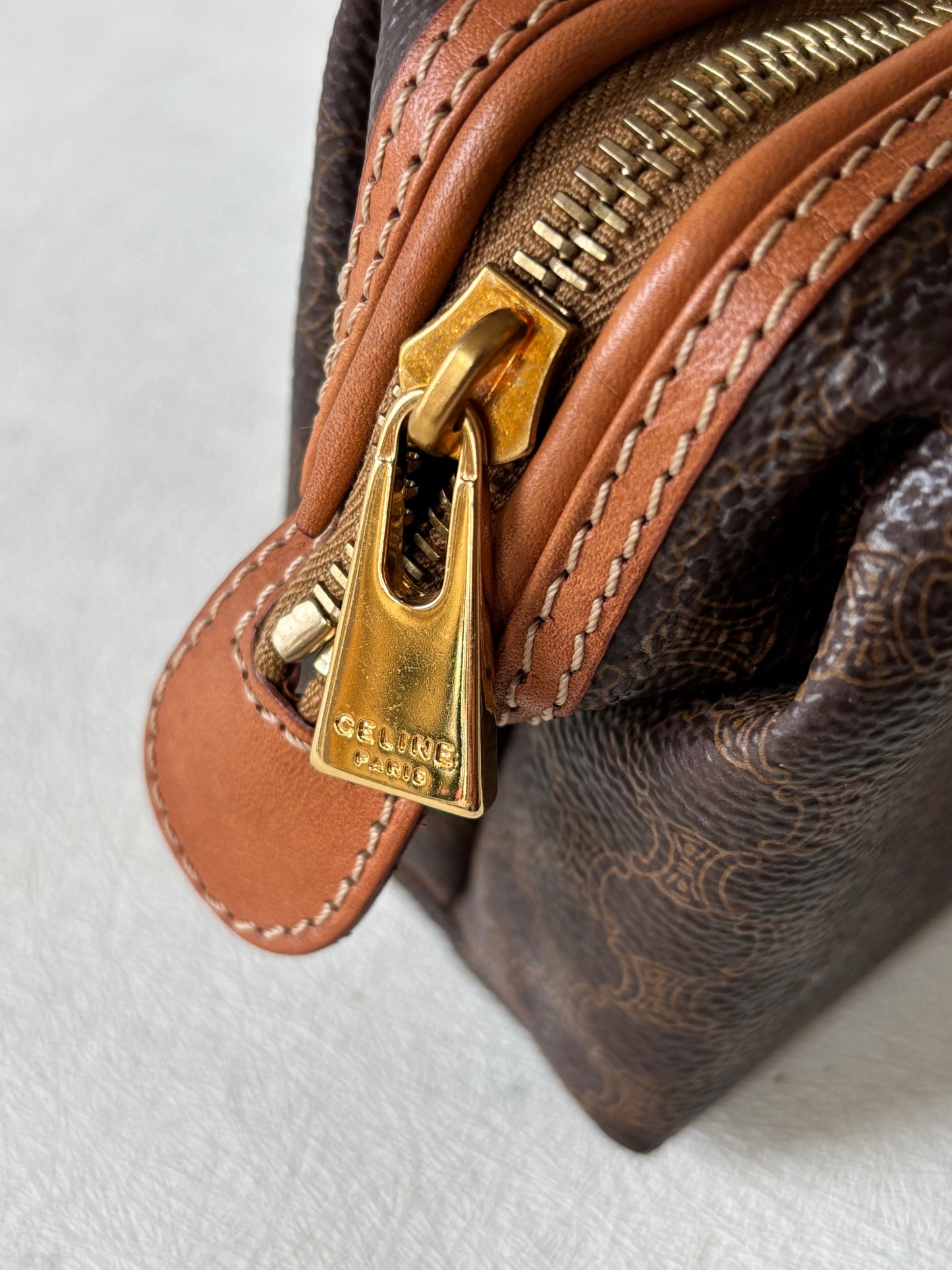 CÉLINE Pochette Triomphe
