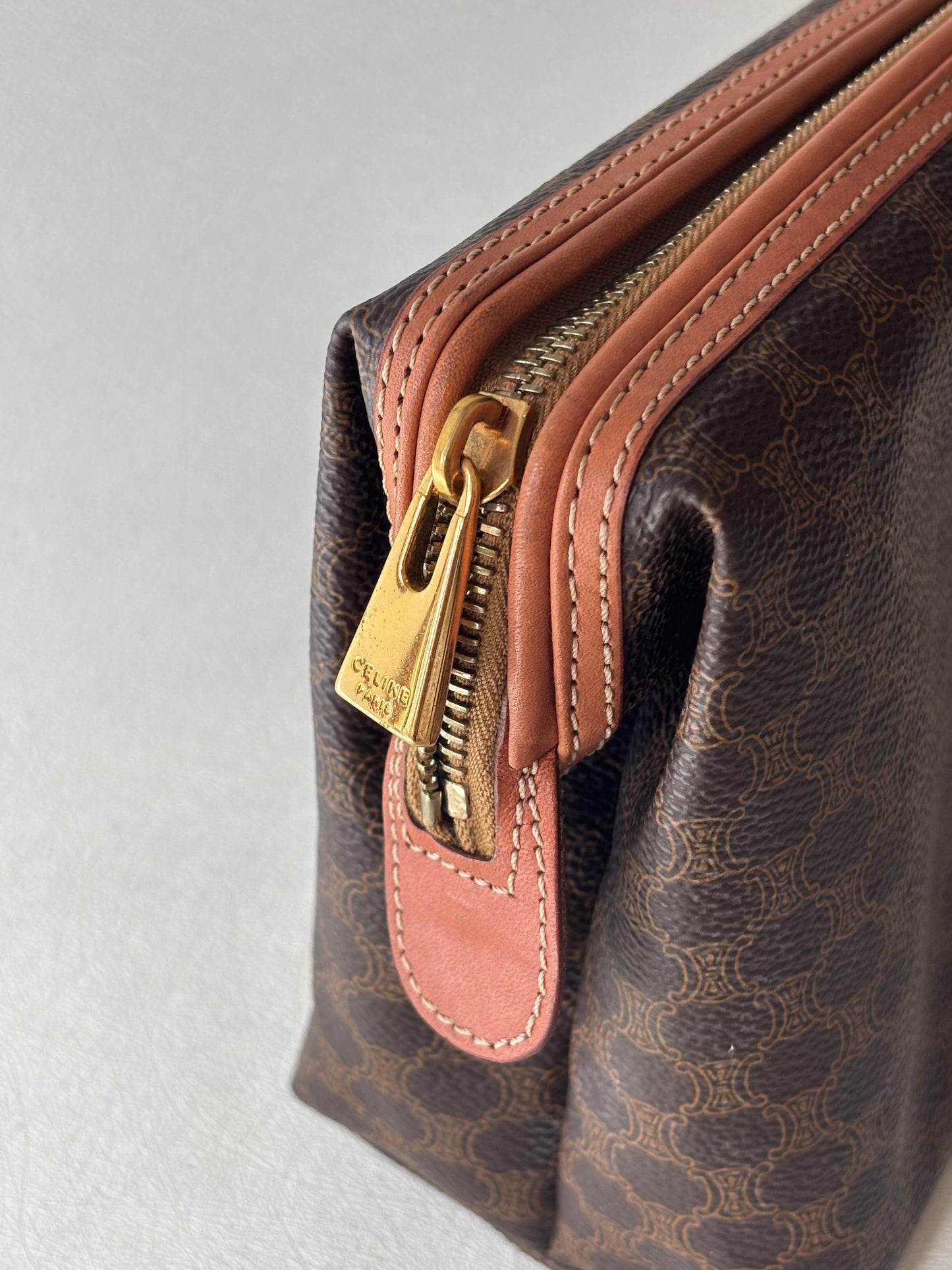 CÉLINE Pochette Triomphe