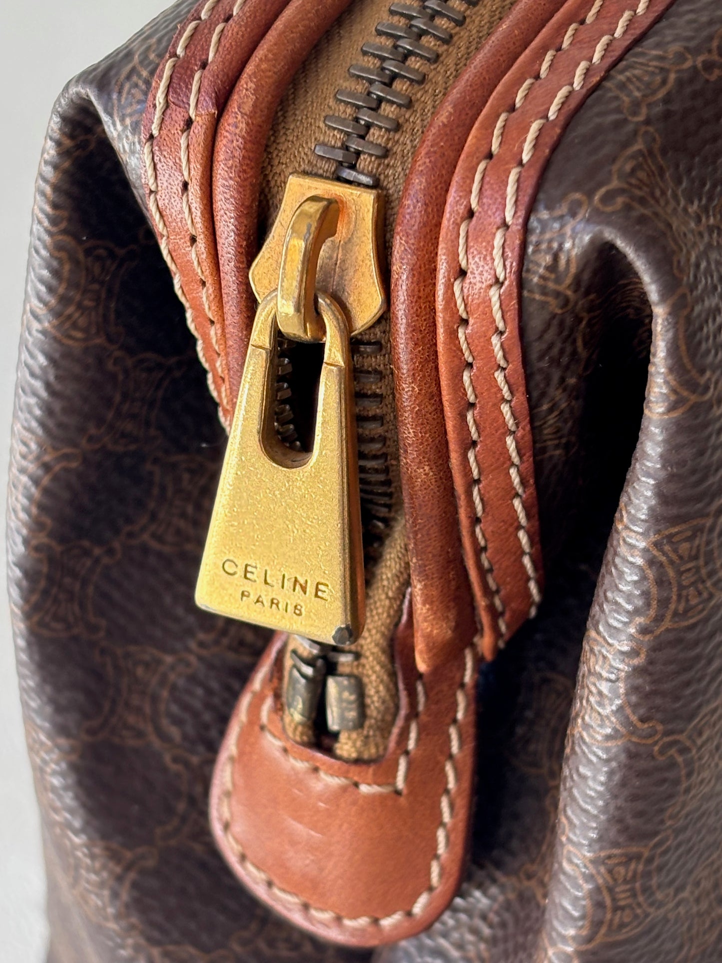 CÉLINE Pochette Triomphe