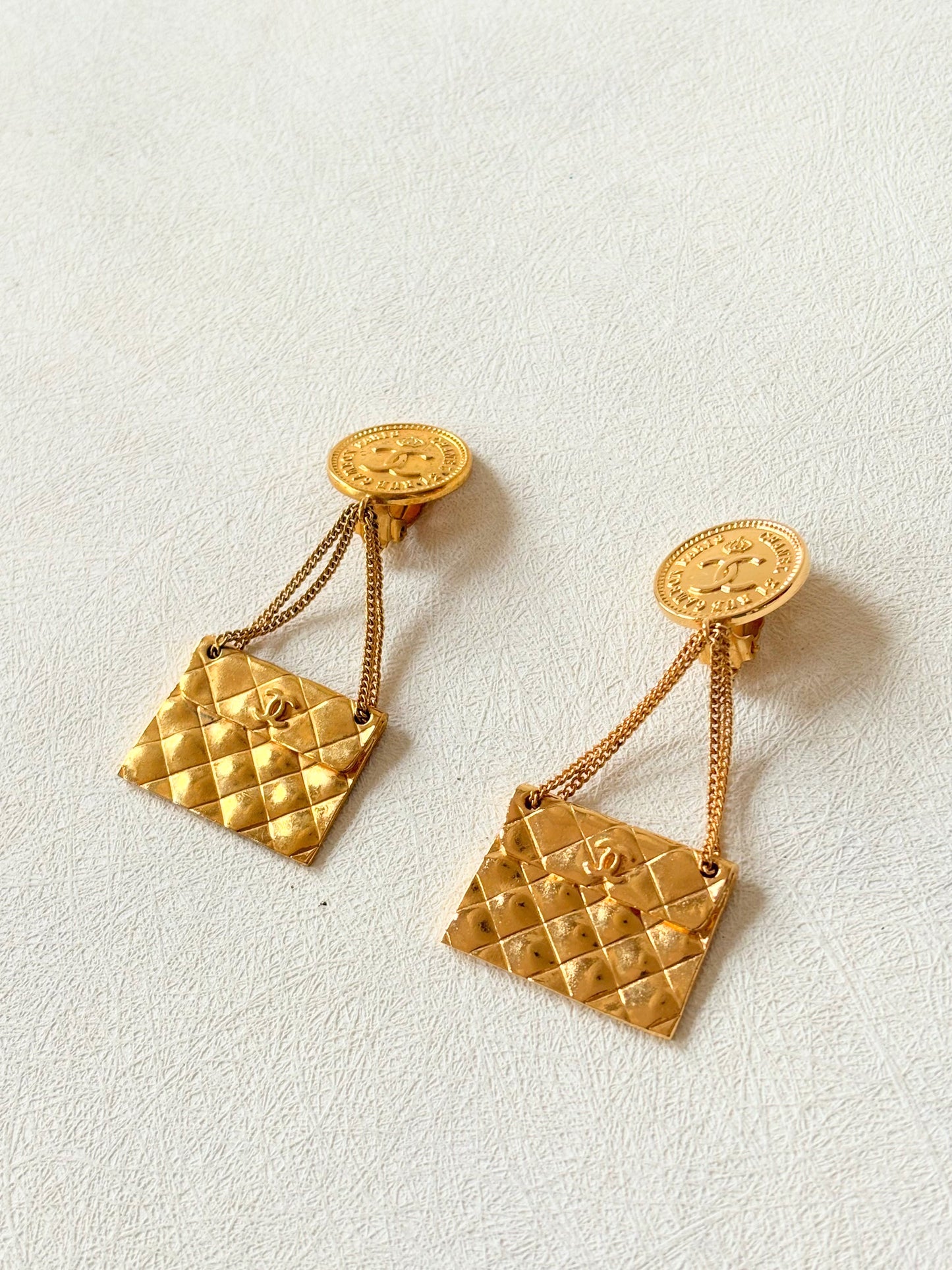 CHANEL Boucles d'oreille Timeless