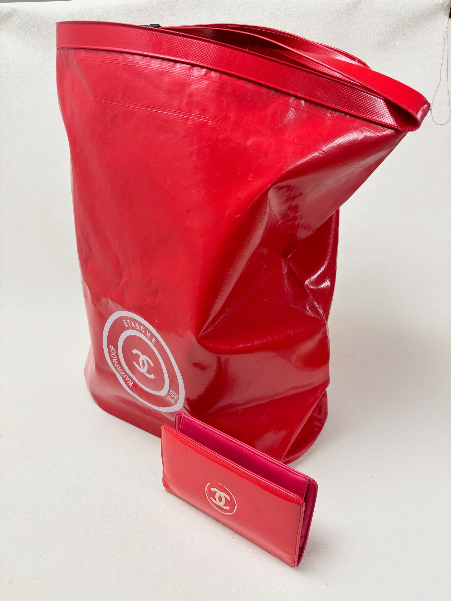 CHANEL Portefeuille cuir verni