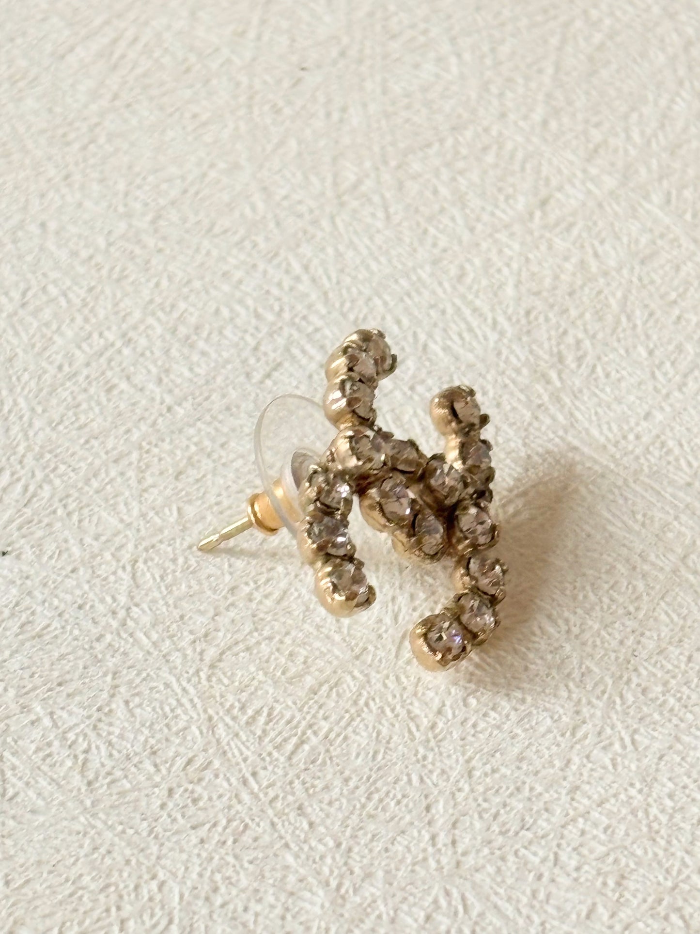 CHANEL Boucle d'oreille solitaire