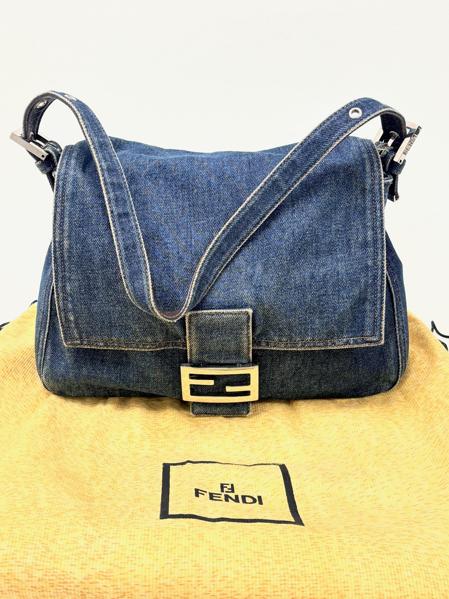 FENDI Sac Mamma Baguette denim