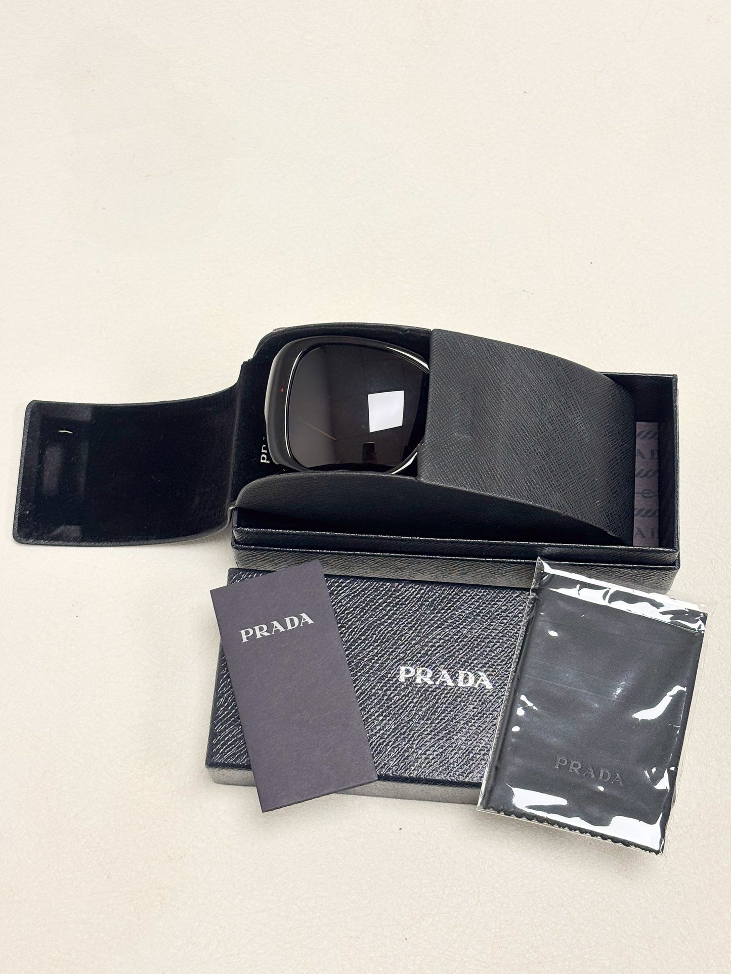 PRADA Lunettes de soleil