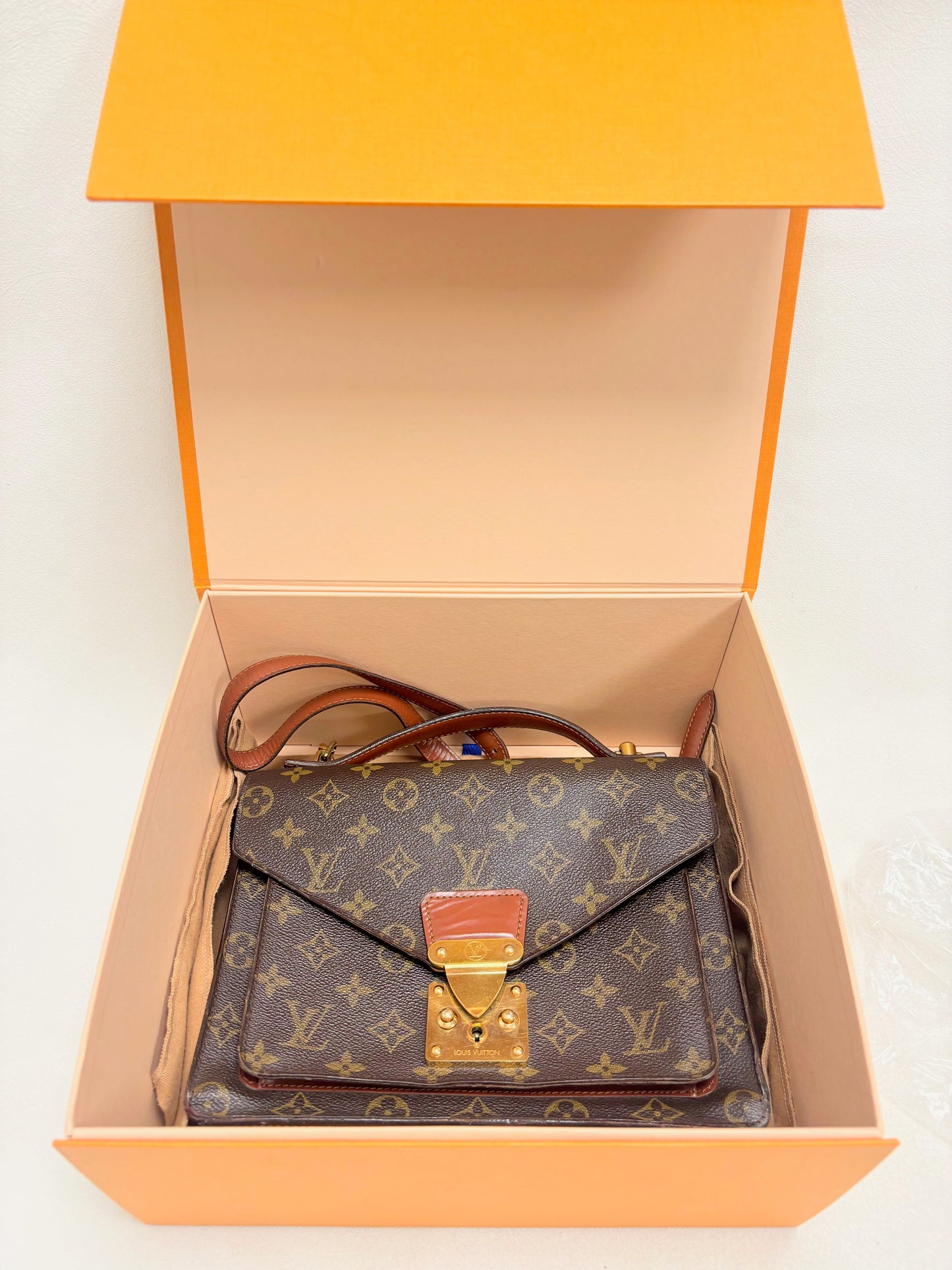 LOUIS VUITTON Sac Monceau 26