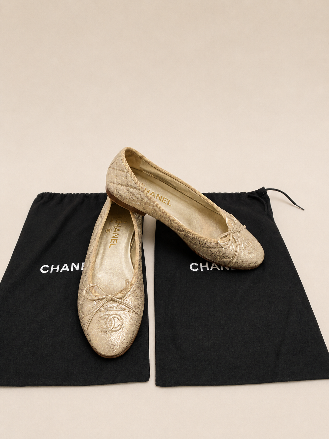 CHANEL Ballerines Cuir doré