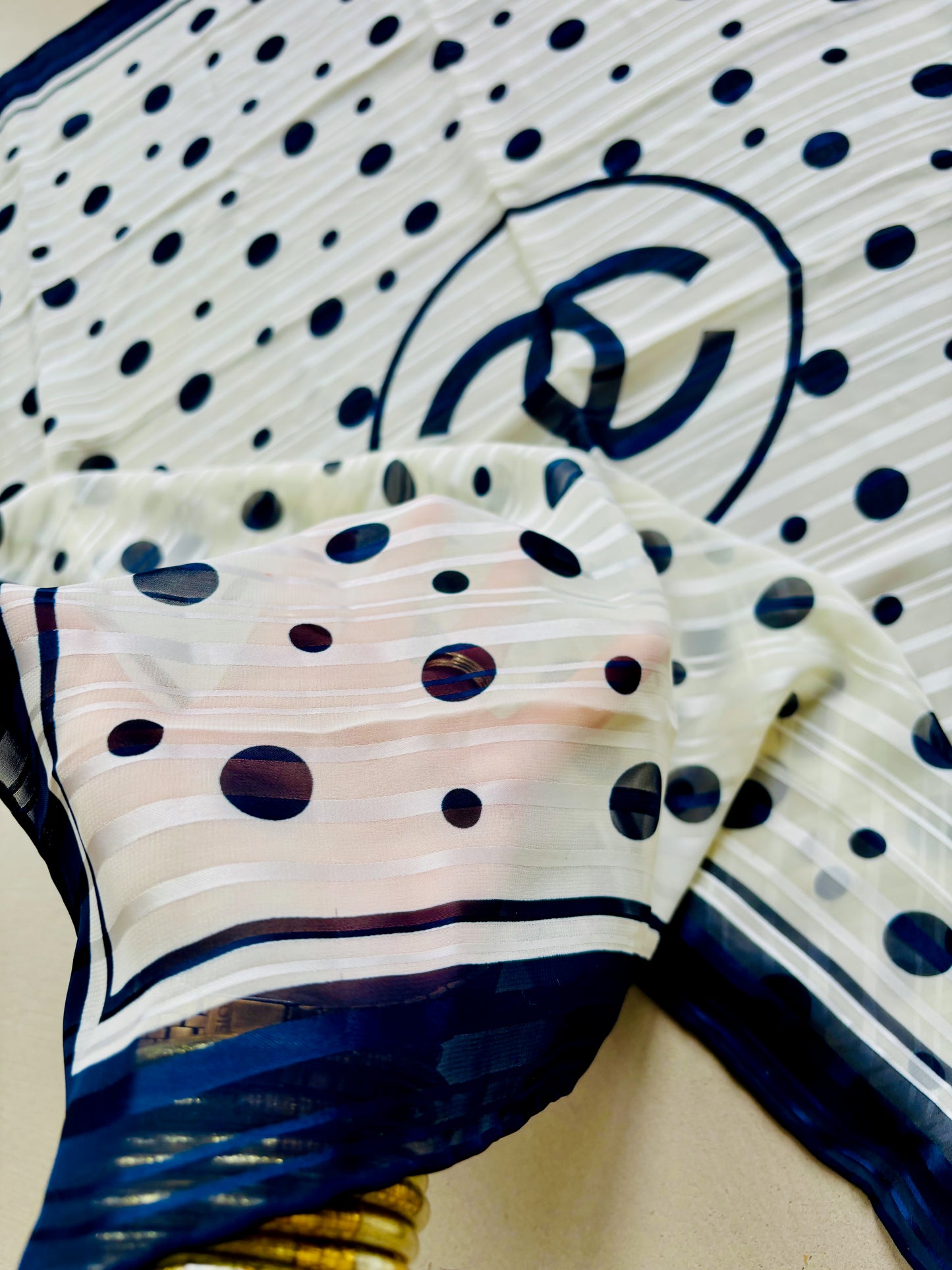 CHANEL Foulard en soie