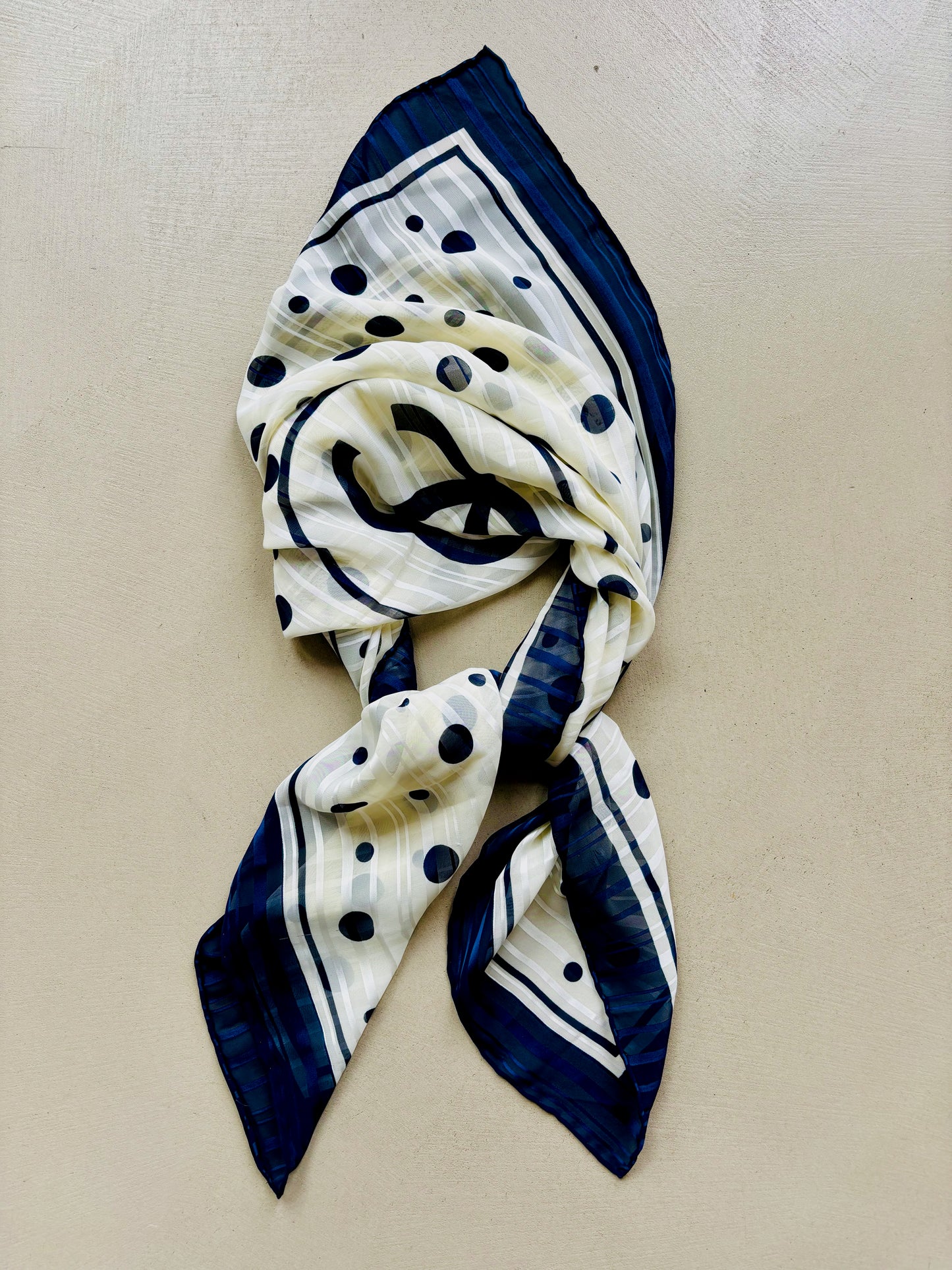 CHANEL Foulard en soie