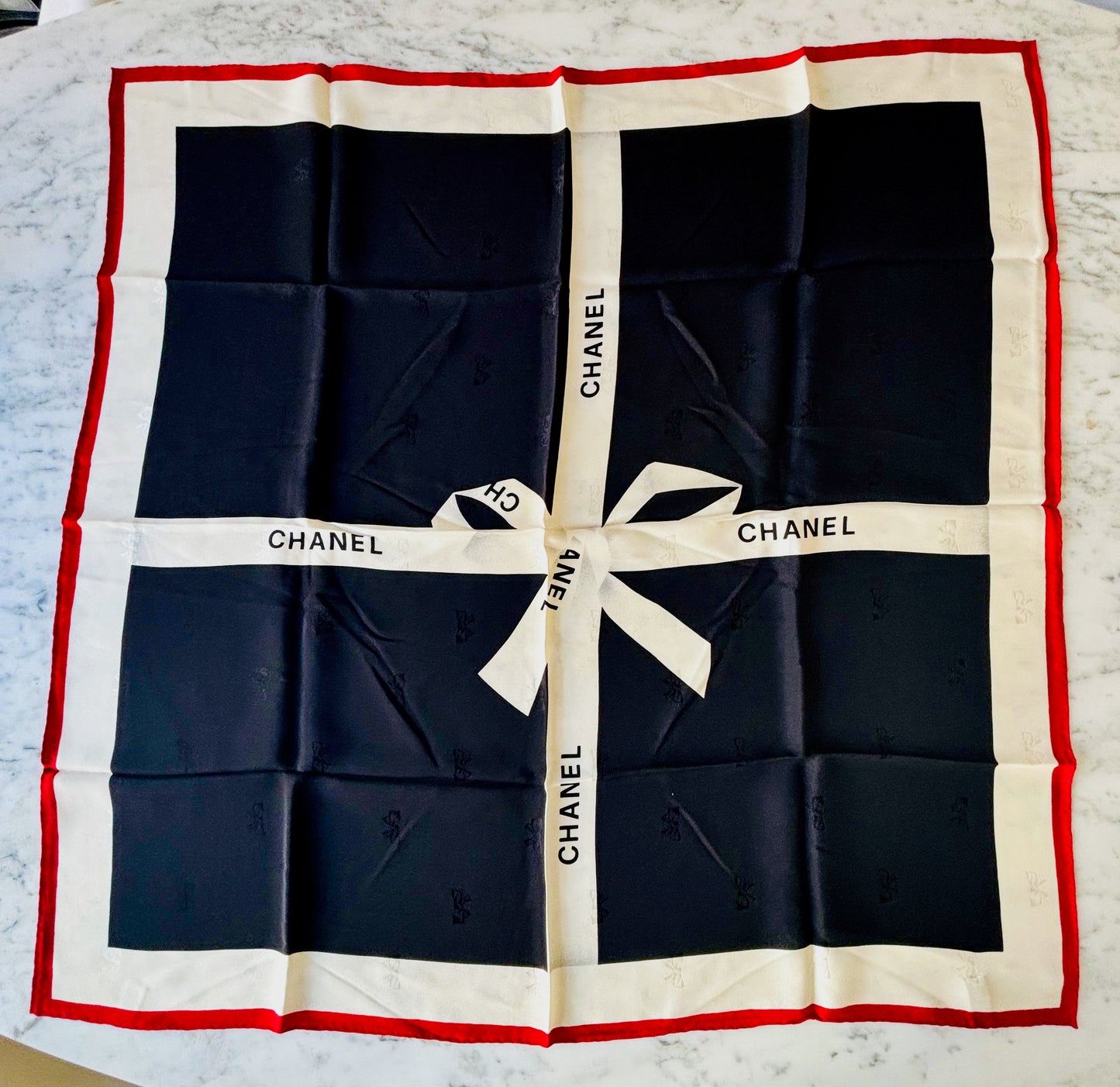 CHANEL Foulard en soie