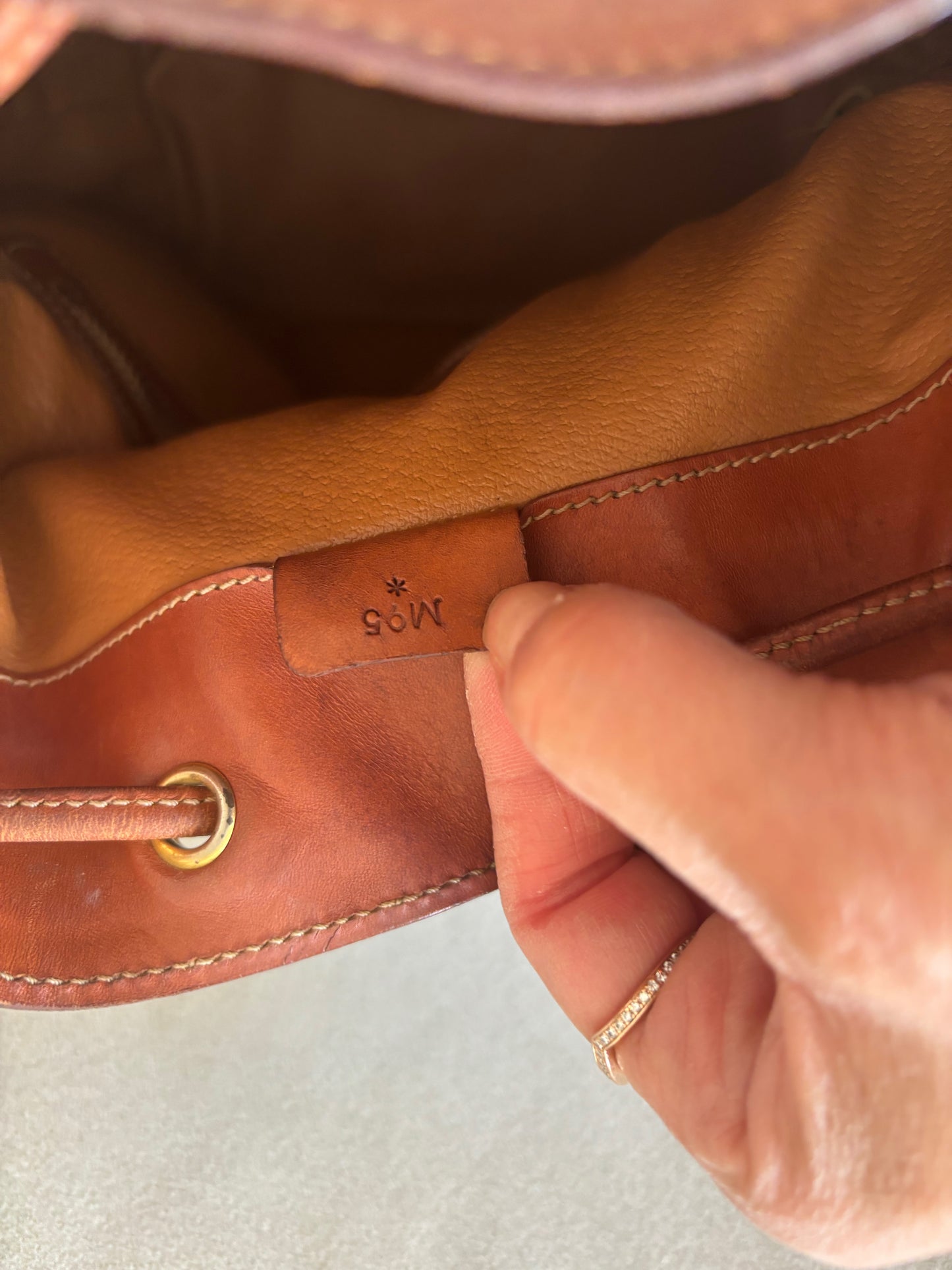 CÉLINE Sac seau Triomphe