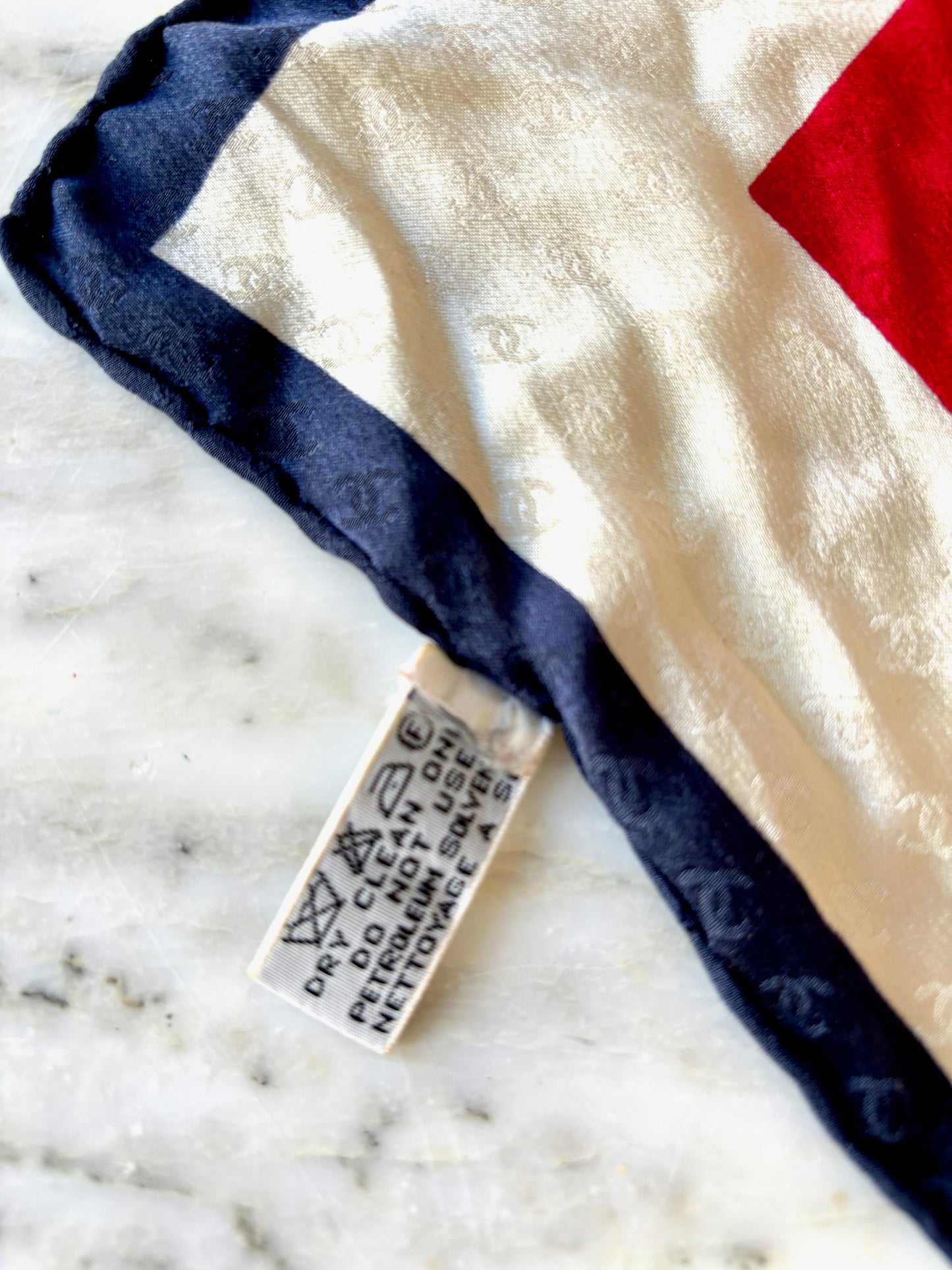 CHANEL Foulard en soie