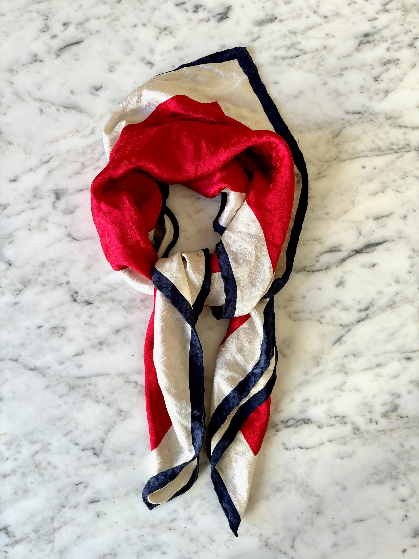 CHANEL Foulard en soie