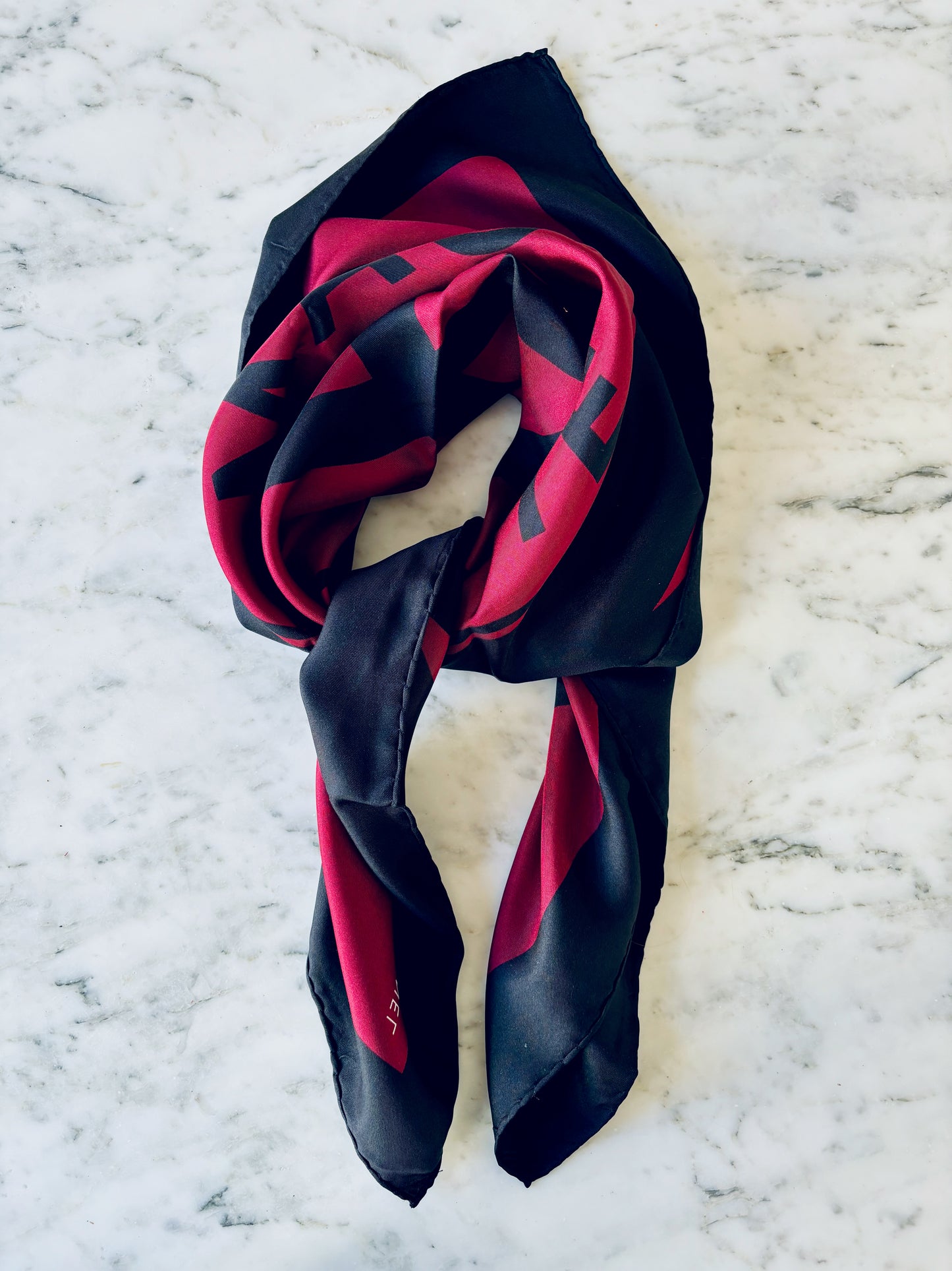 CHANEL Foulard en soie