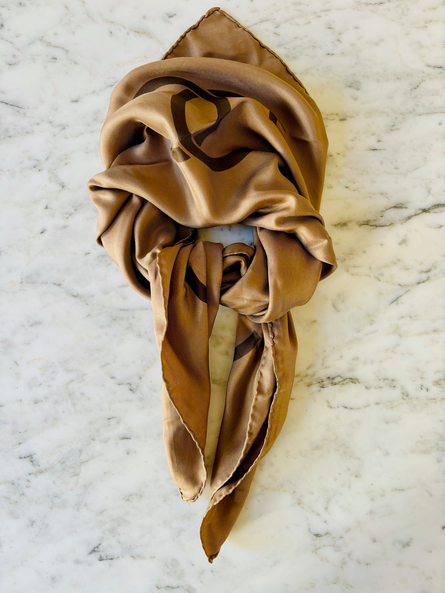 CHANEL Foulard en soie