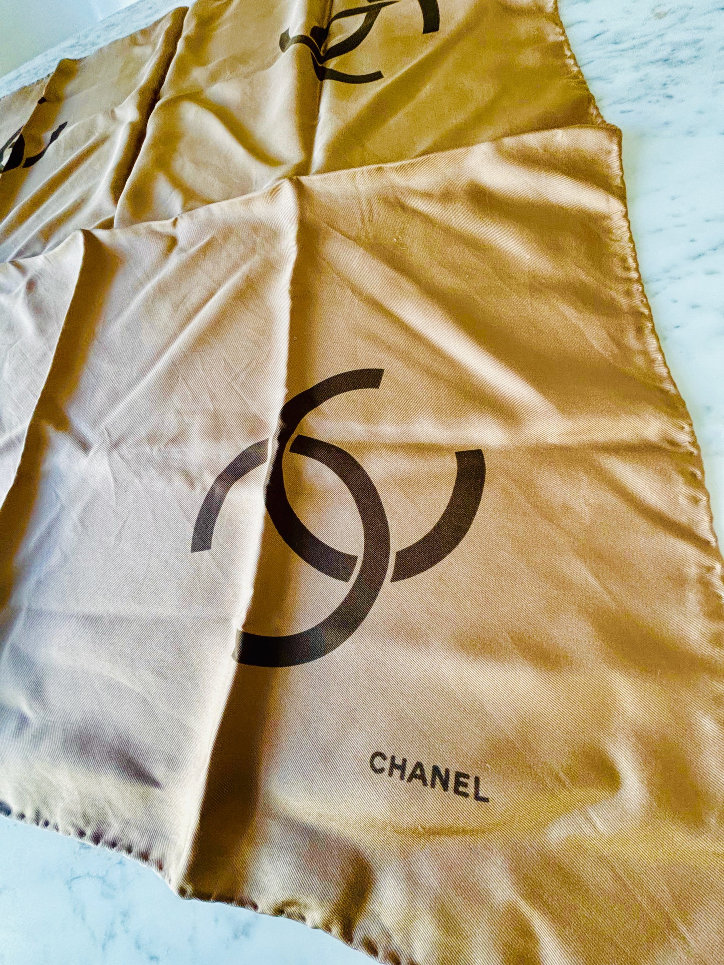 CHANEL Foulard en soie