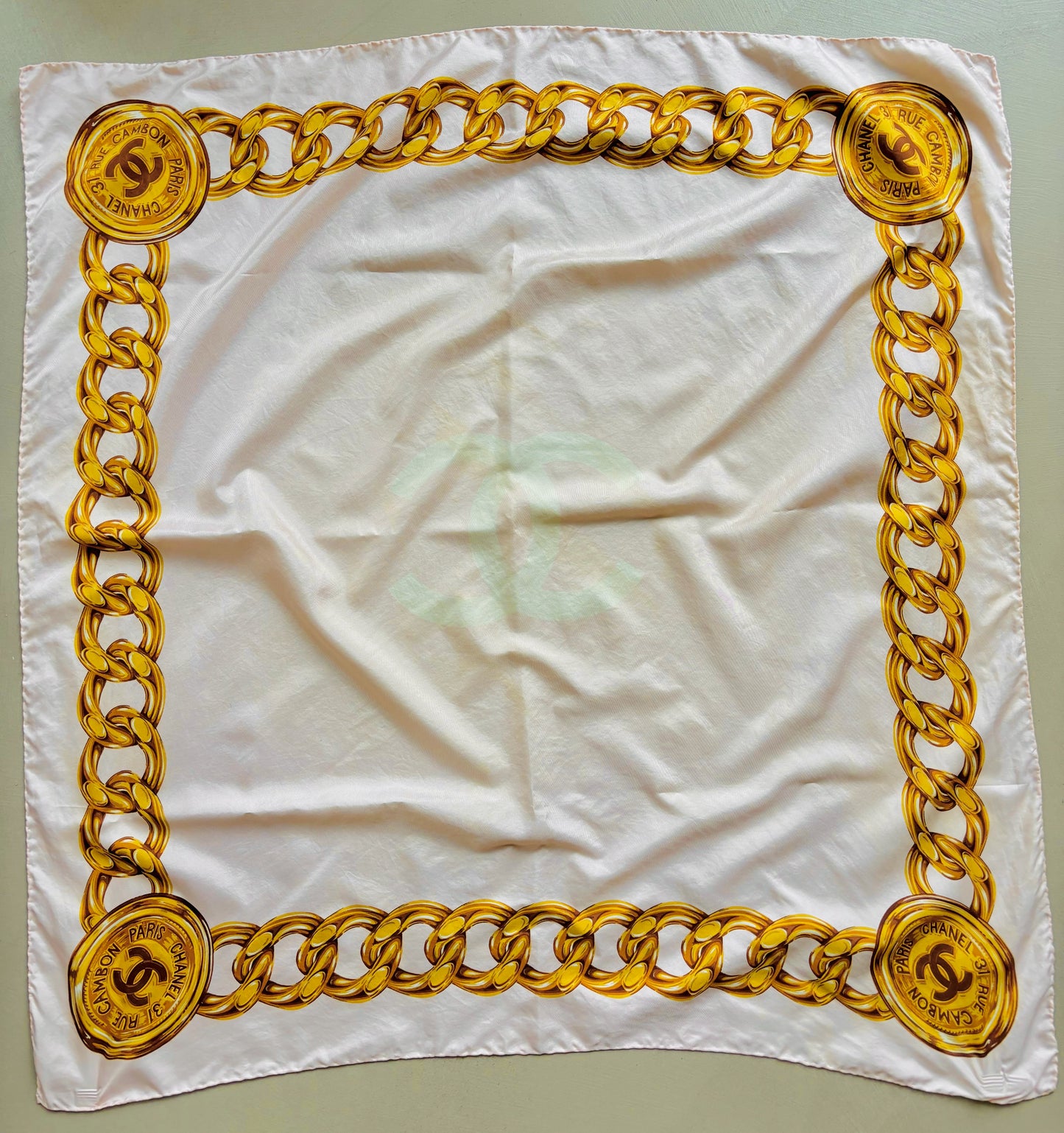 CHANEL Foulard en soie