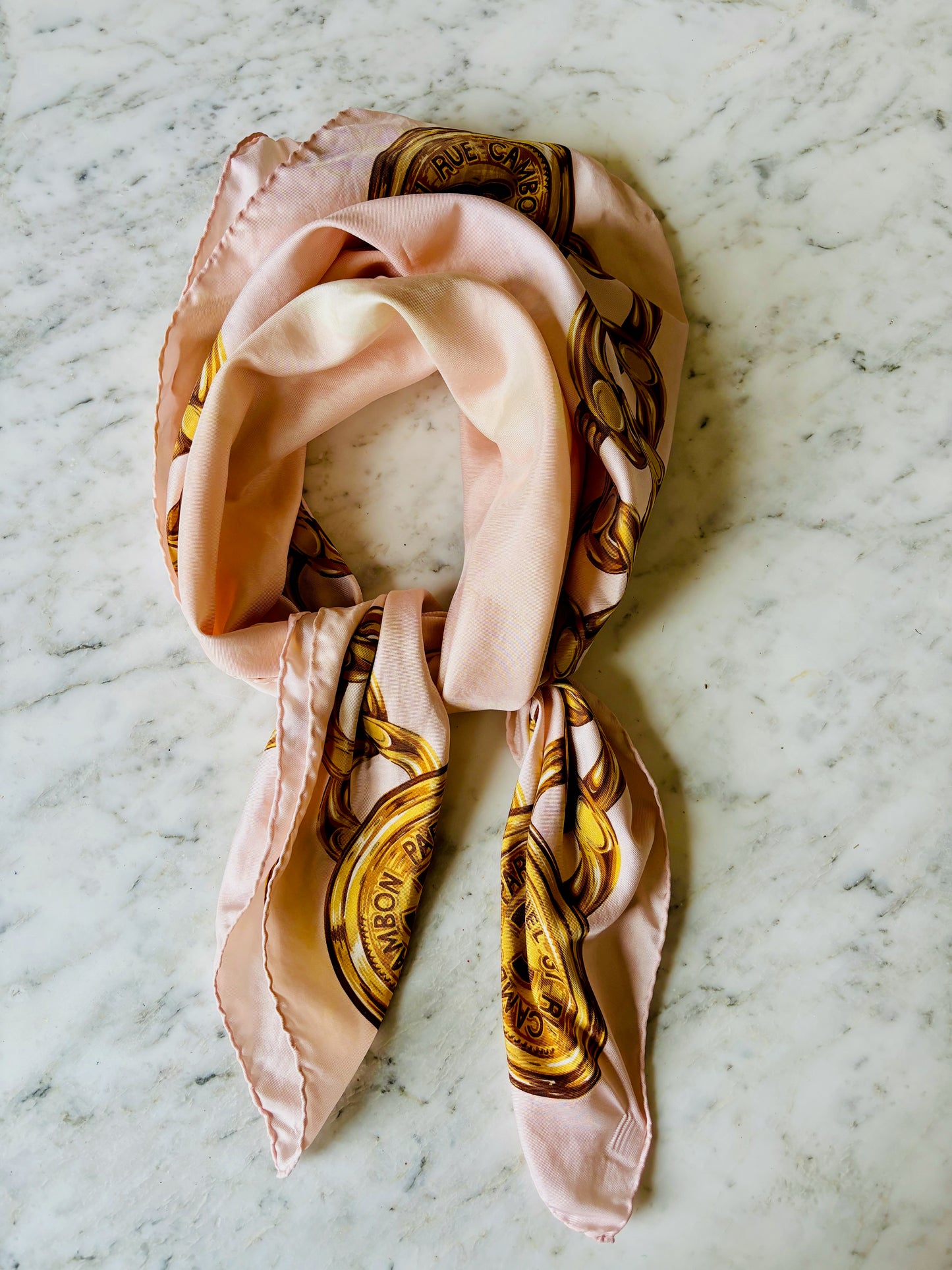 CHANEL Foulard en soie
