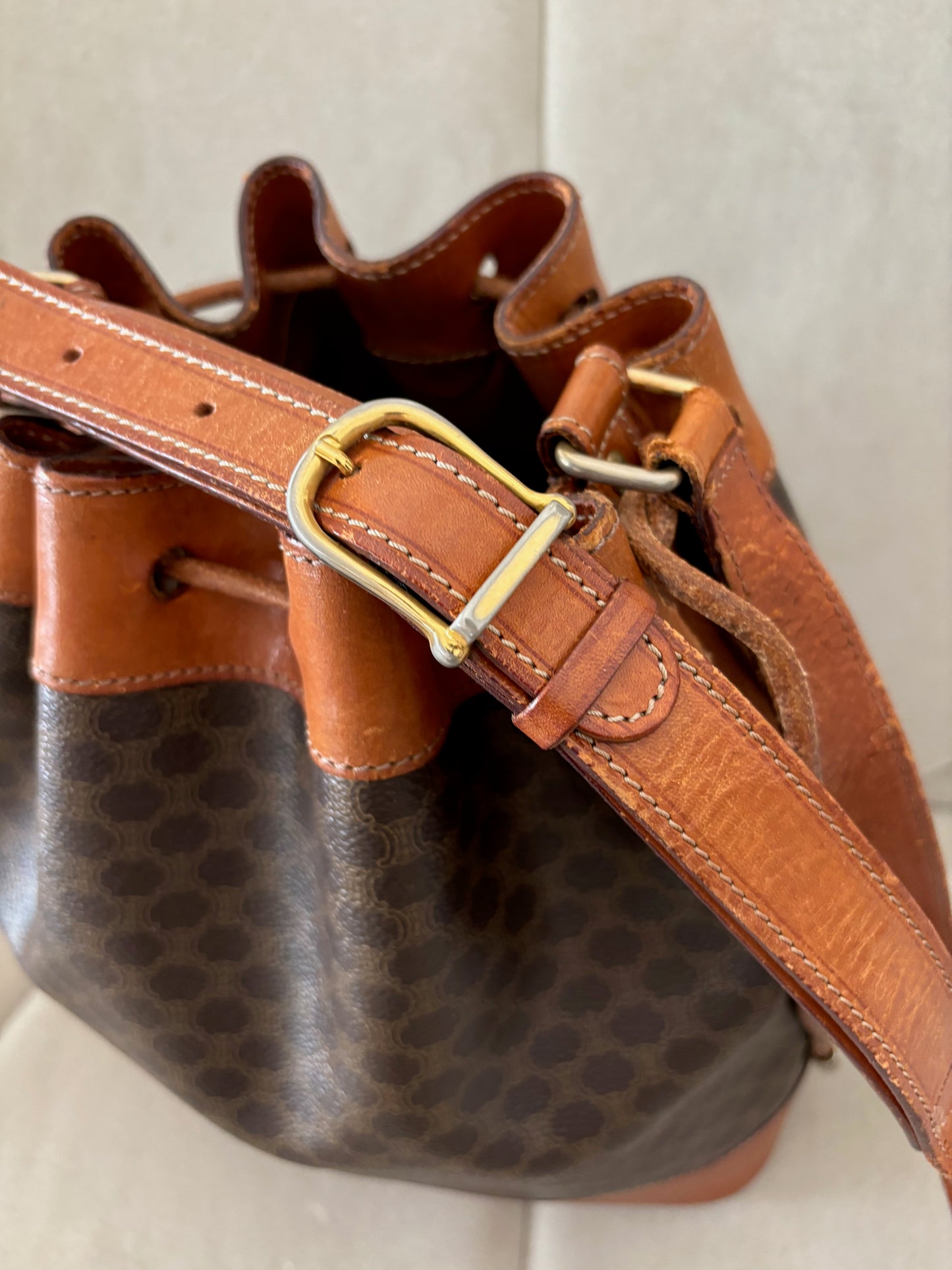 CÉLINE Sac seau Triomphe