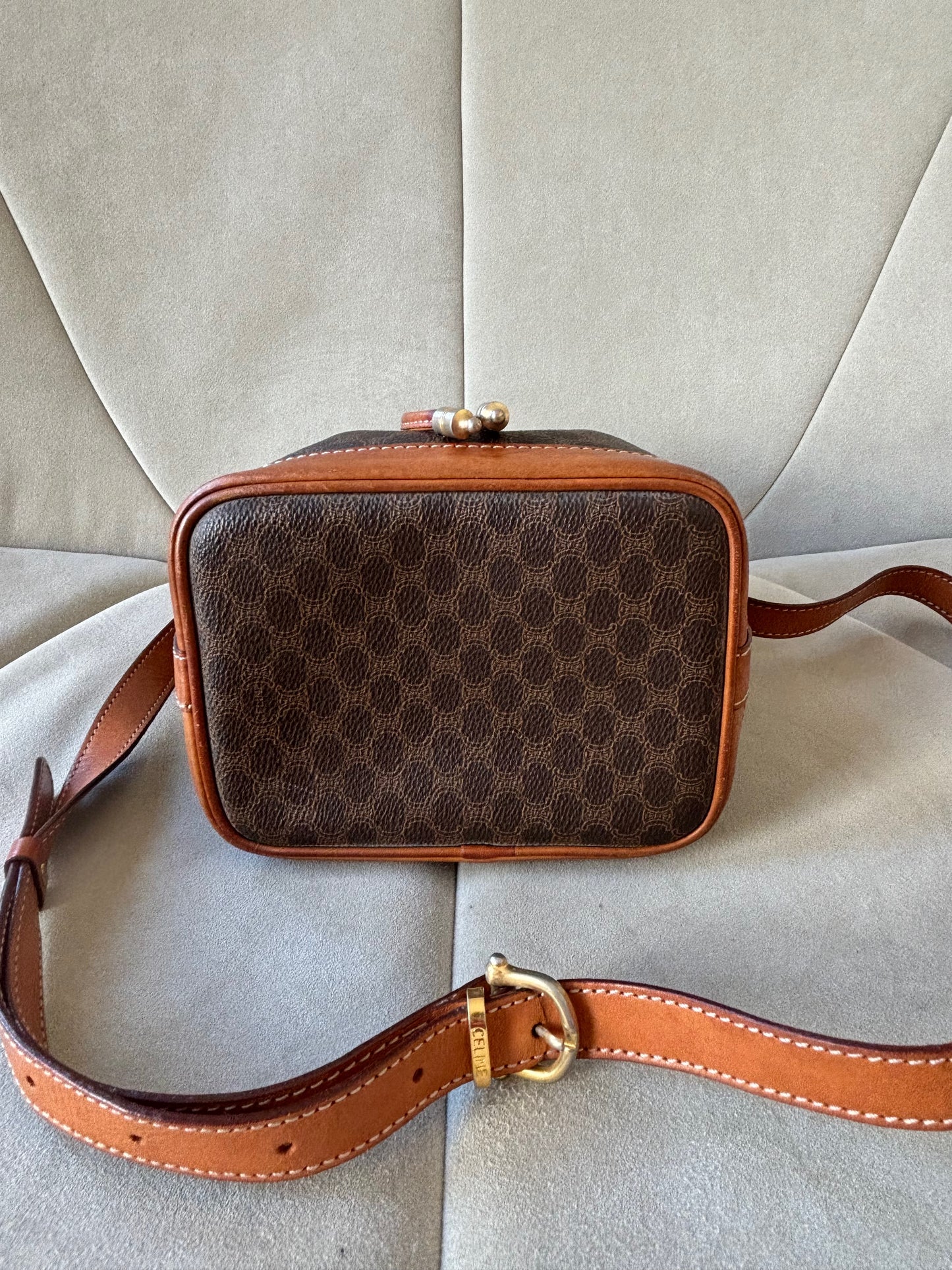 CÉLINE Sac seau Triomphe