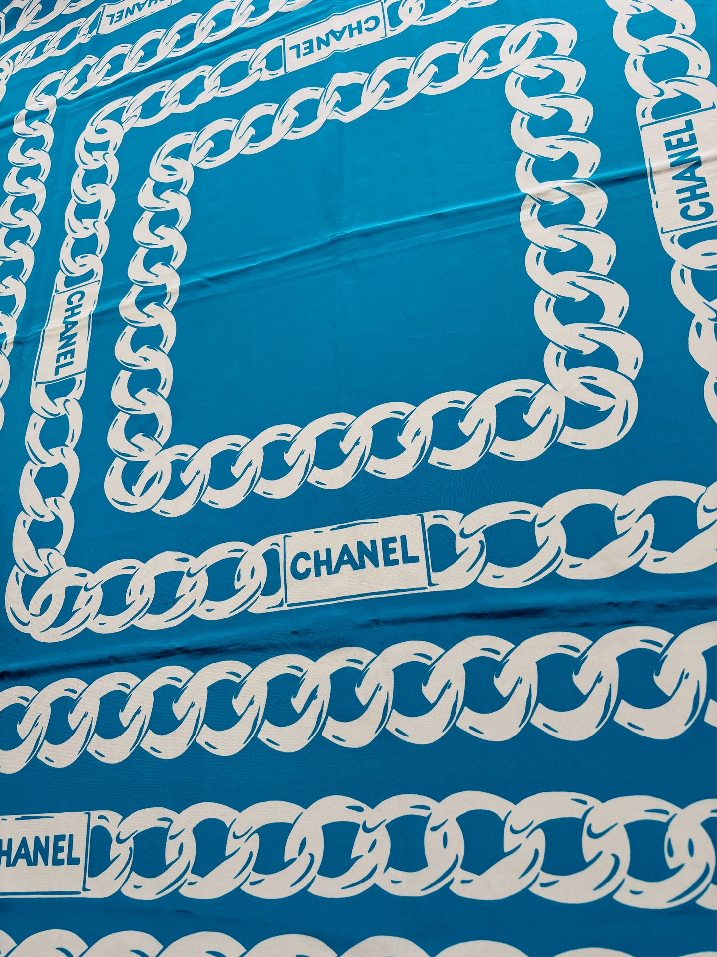 CHANEL Maxi carré