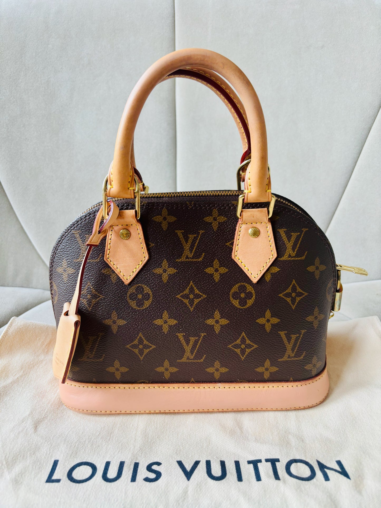 LOUIS VUITTON Sac BB Alma