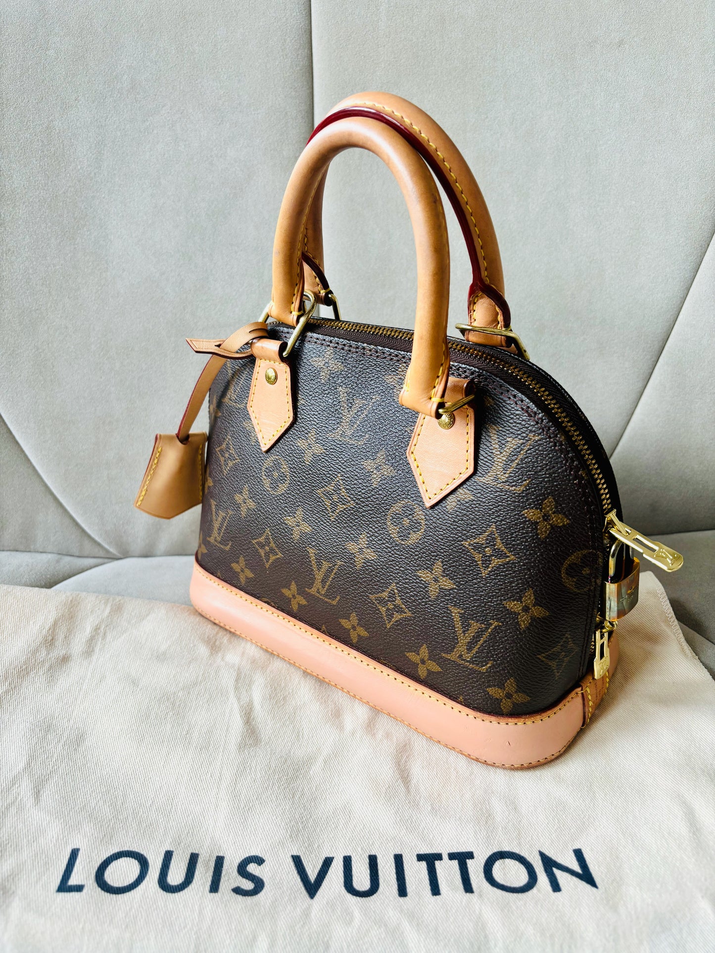 LOUIS VUITTON Sac BB Alma
