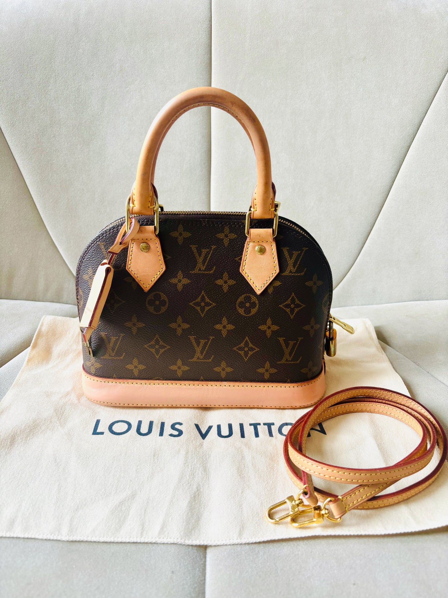 LOUIS VUITTON Sac BB Alma