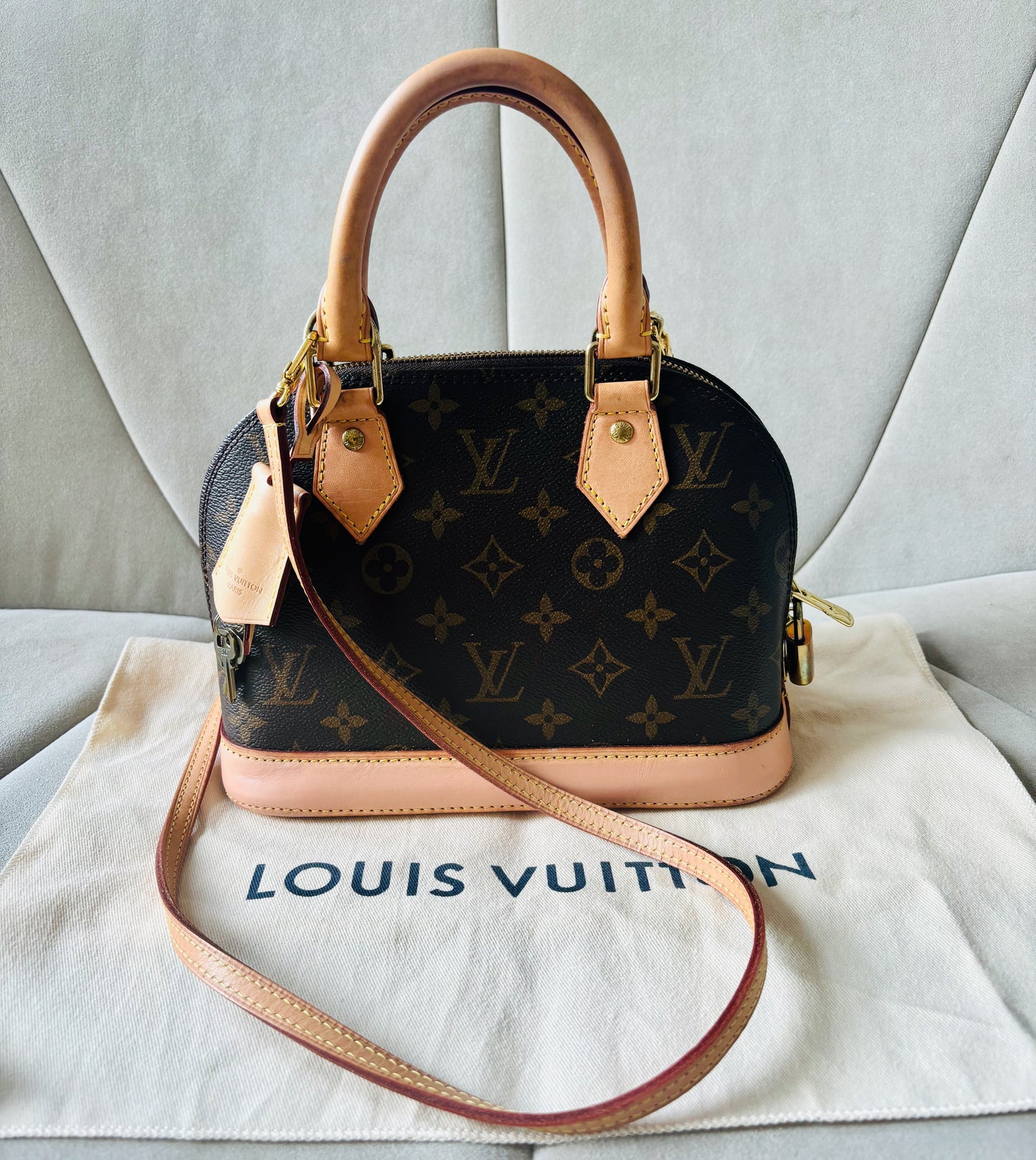 LOUIS VUITTON Sac BB Alma