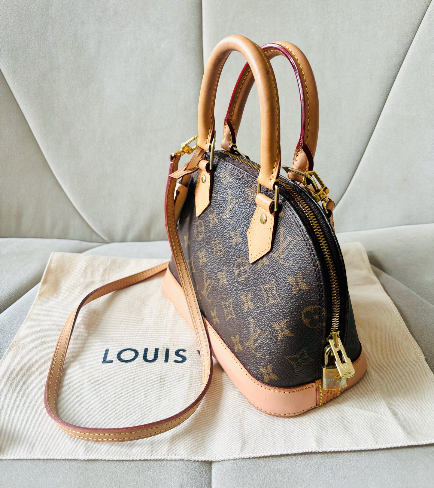 LOUIS VUITTON Sac BB Alma