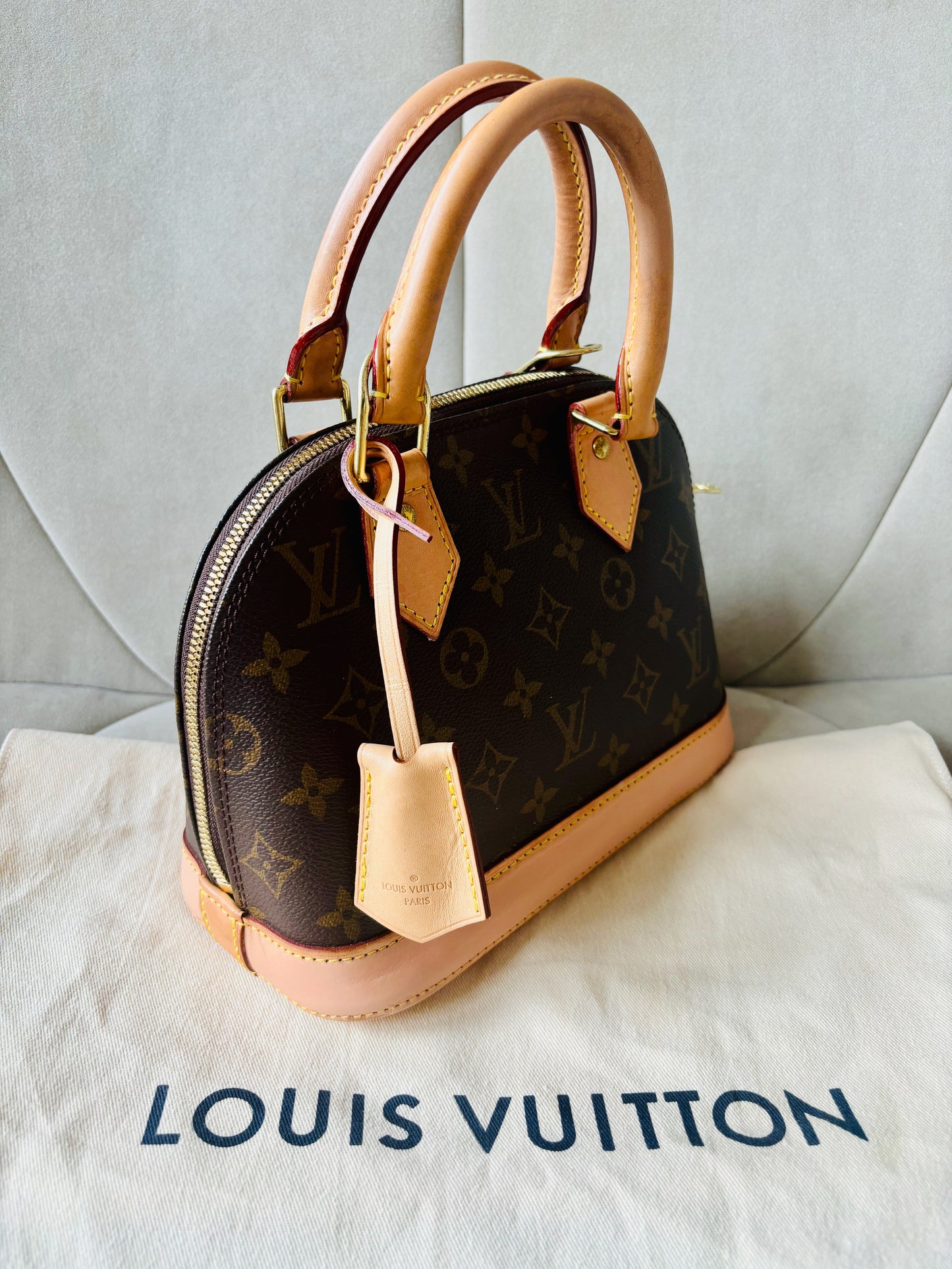 LOUIS VUITTON Sac BB Alma