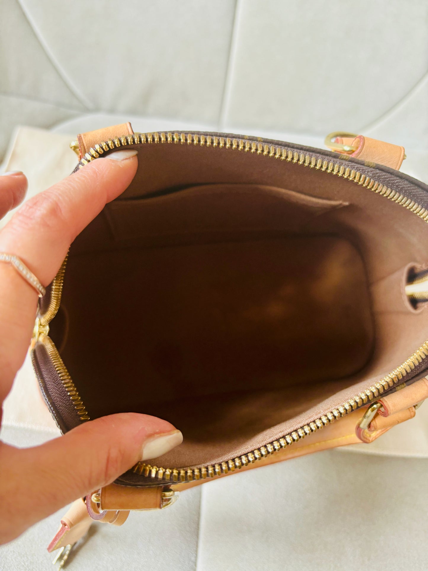 LOUIS VUITTON Sac BB Alma