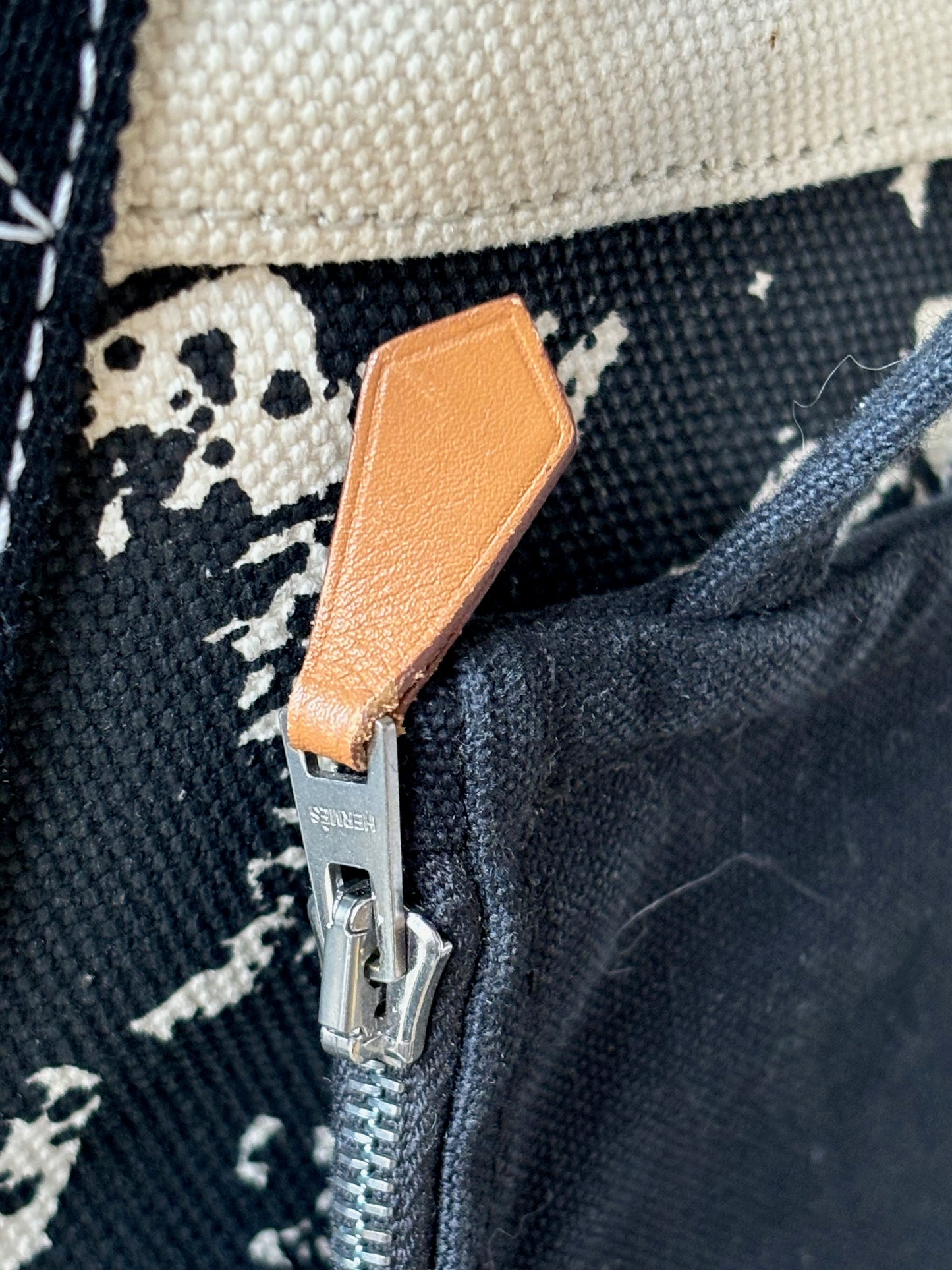 HERMÈS Sac cabas Bora Bora