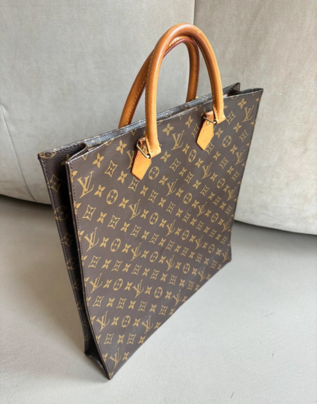 LOUIS VUITTON Sac plat