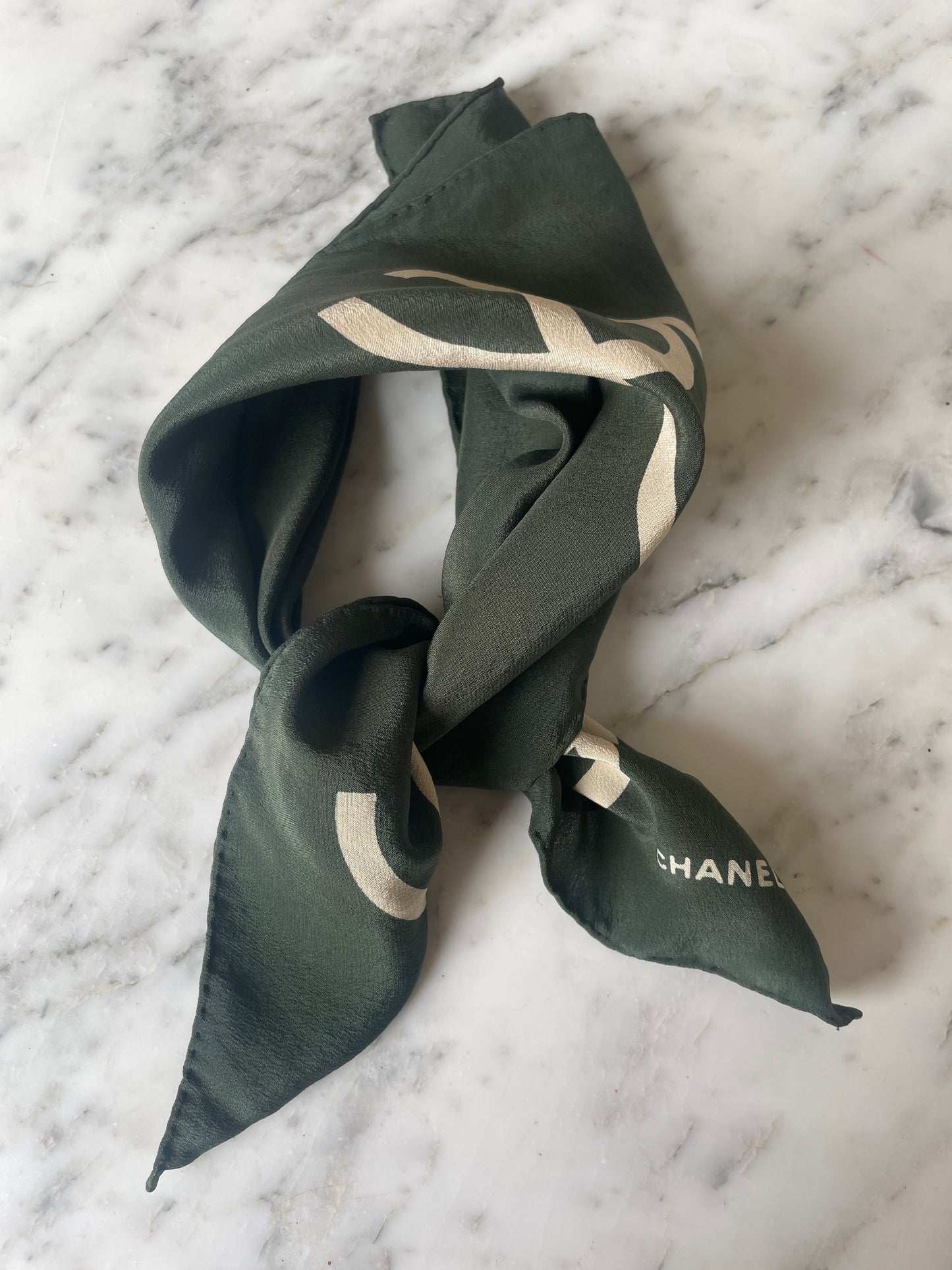 CHANEL Foulard en soie