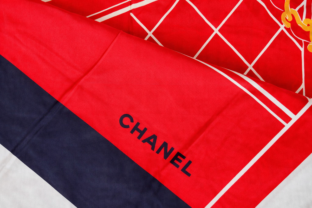 CHANEL Paréo Iconique 90's