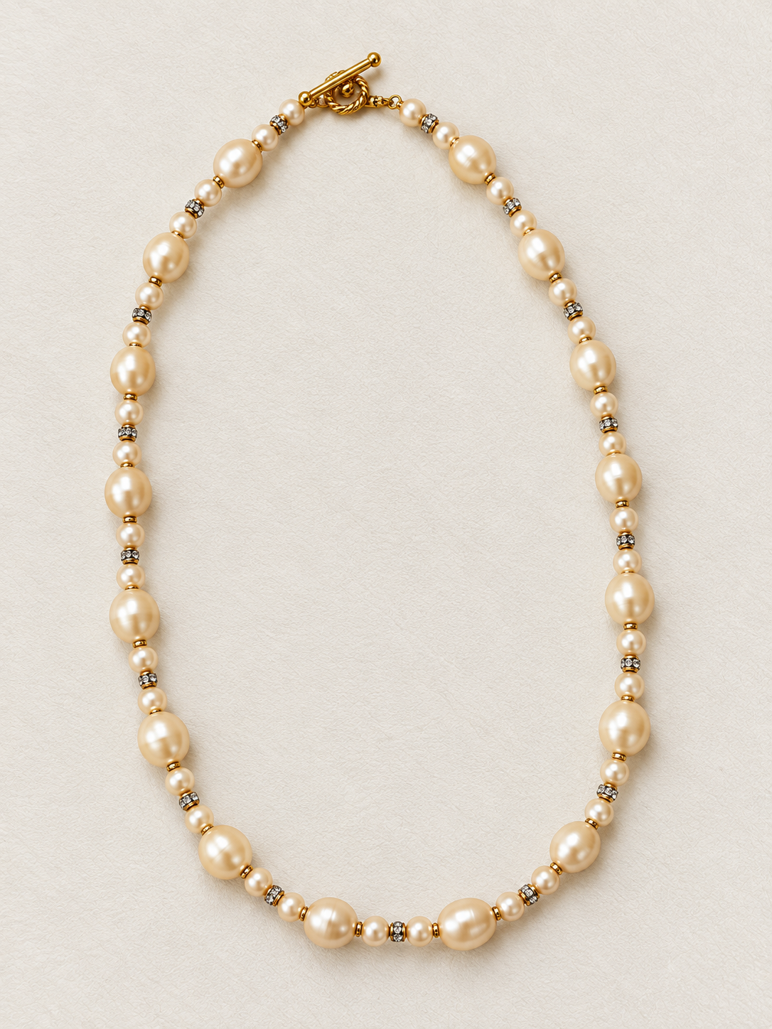 CHANEL Sautoir perles et strass