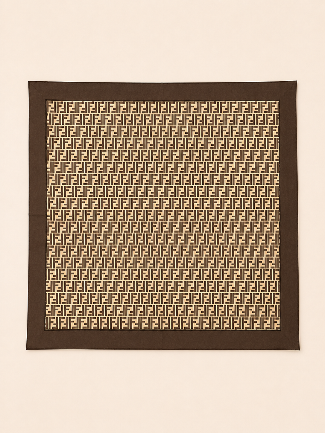 FENDI Foulard Carré en Soie Zucca