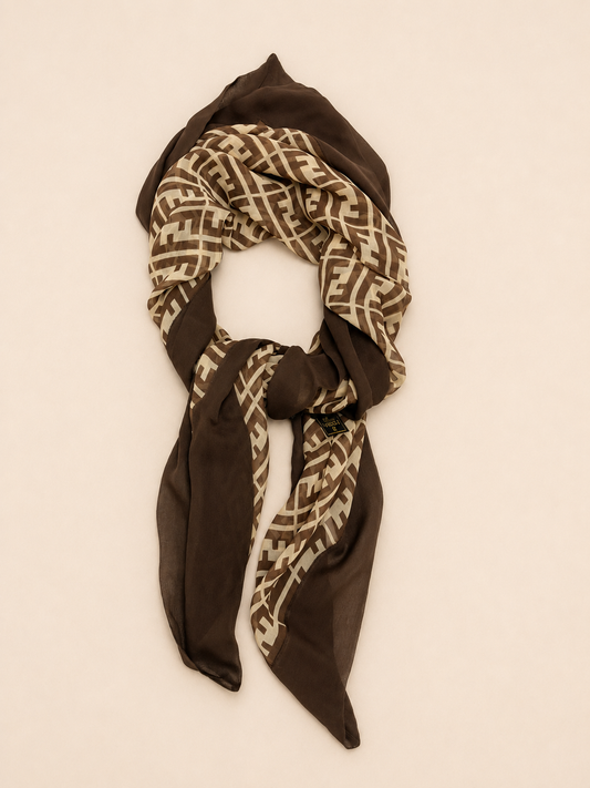FENDI Foulard Carré en Soie Zucca