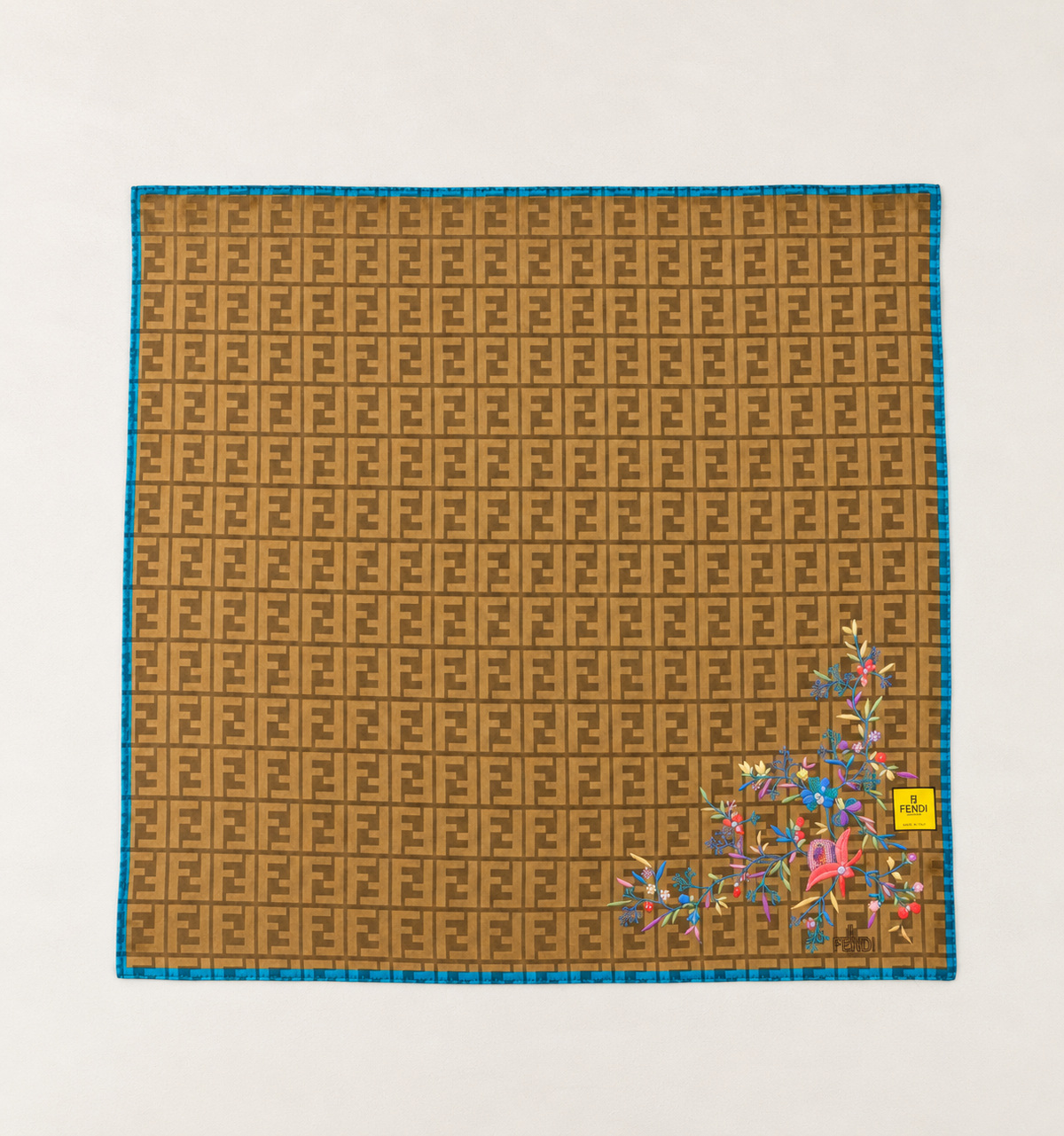 FENDI Foulard Zucca brodé Ricami