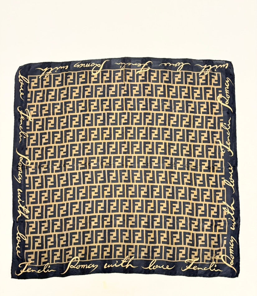 FENDI Carré Zucca en soie