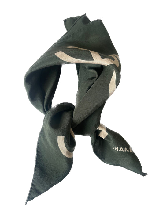 CHANEL Foulard en soie