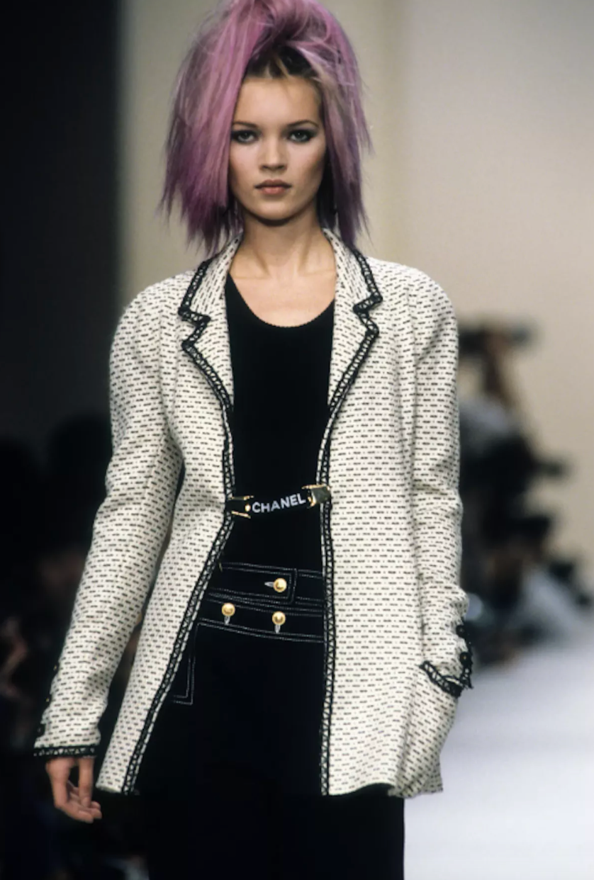 CHANEL Pince de veste