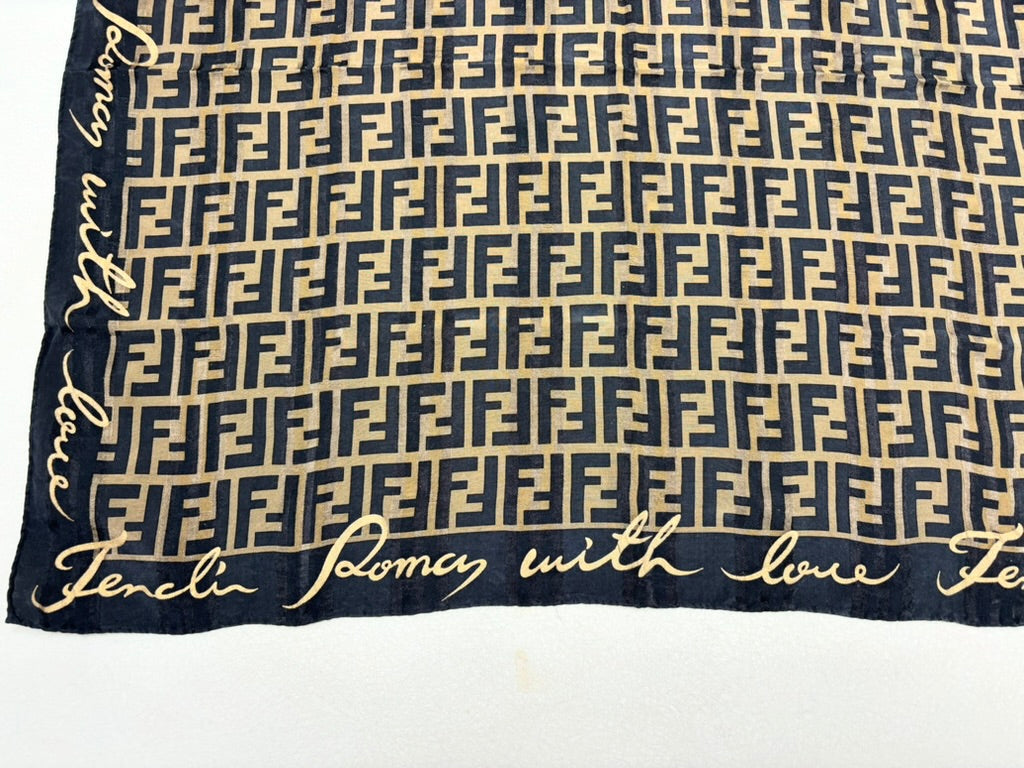 FENDI Carré Zucca en soie